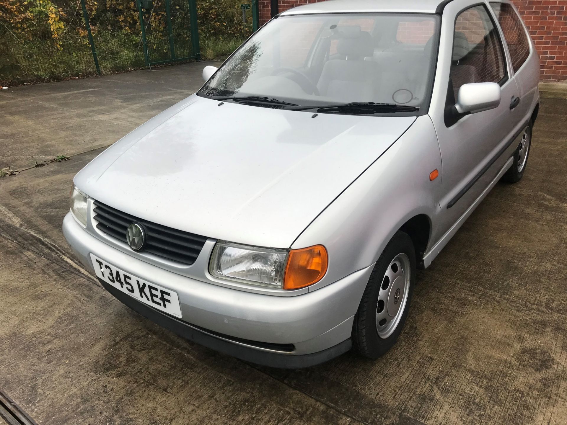 VW POLO 1.0L 3 DOOR HATCHBACK - petrol - silver Reg No T345 KEF Rec Mil 101,450+ 1st Reg 05.03. - Image 2 of 3