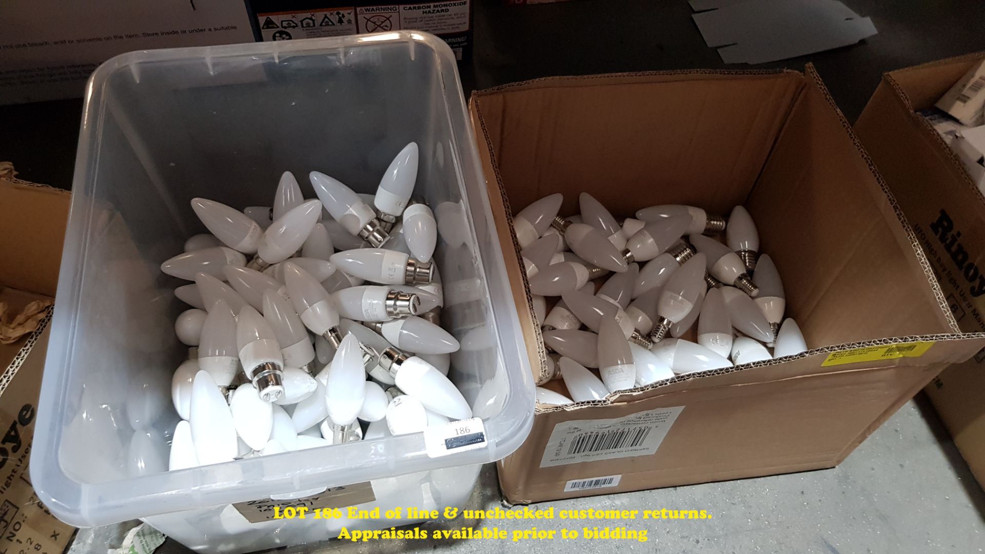 CONTENTS OF 2 BOXES – A QTY OF SCREW & BAYONET LED CANDLE BULBS