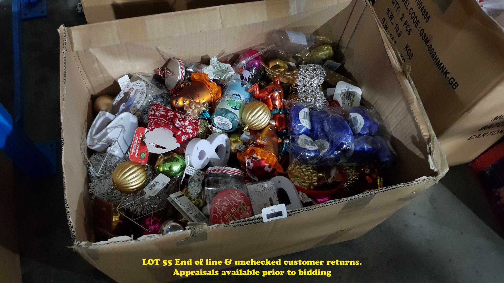 CONTENTS OF BOX – A LARGE QTY OF MIXED CHRISTMAS ITEMS TO INC TREE DECORATIONS, RIBBONS,