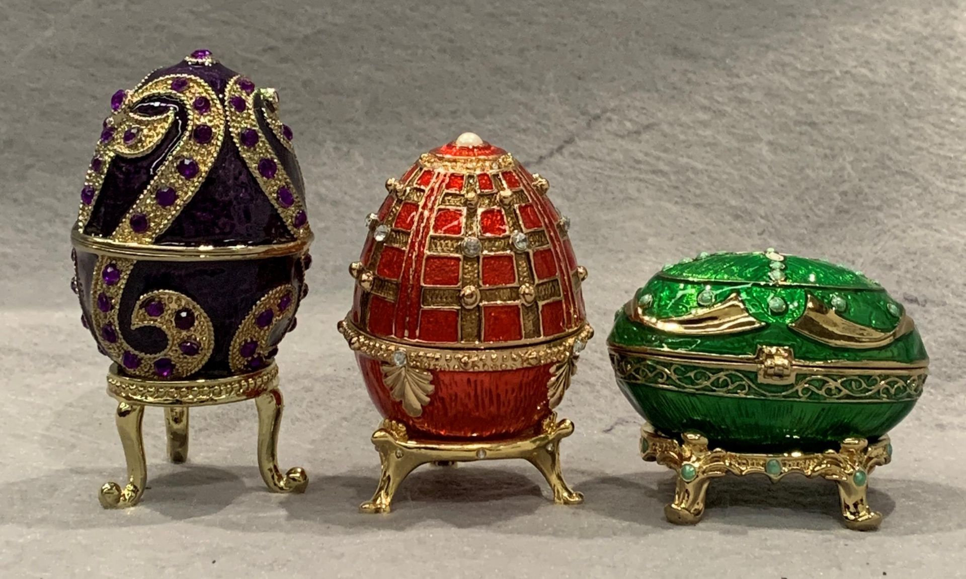 A collection of twenty-nine Atlas Editions decorative eggs inspired by the legendary workshop of - Image 2 of 2