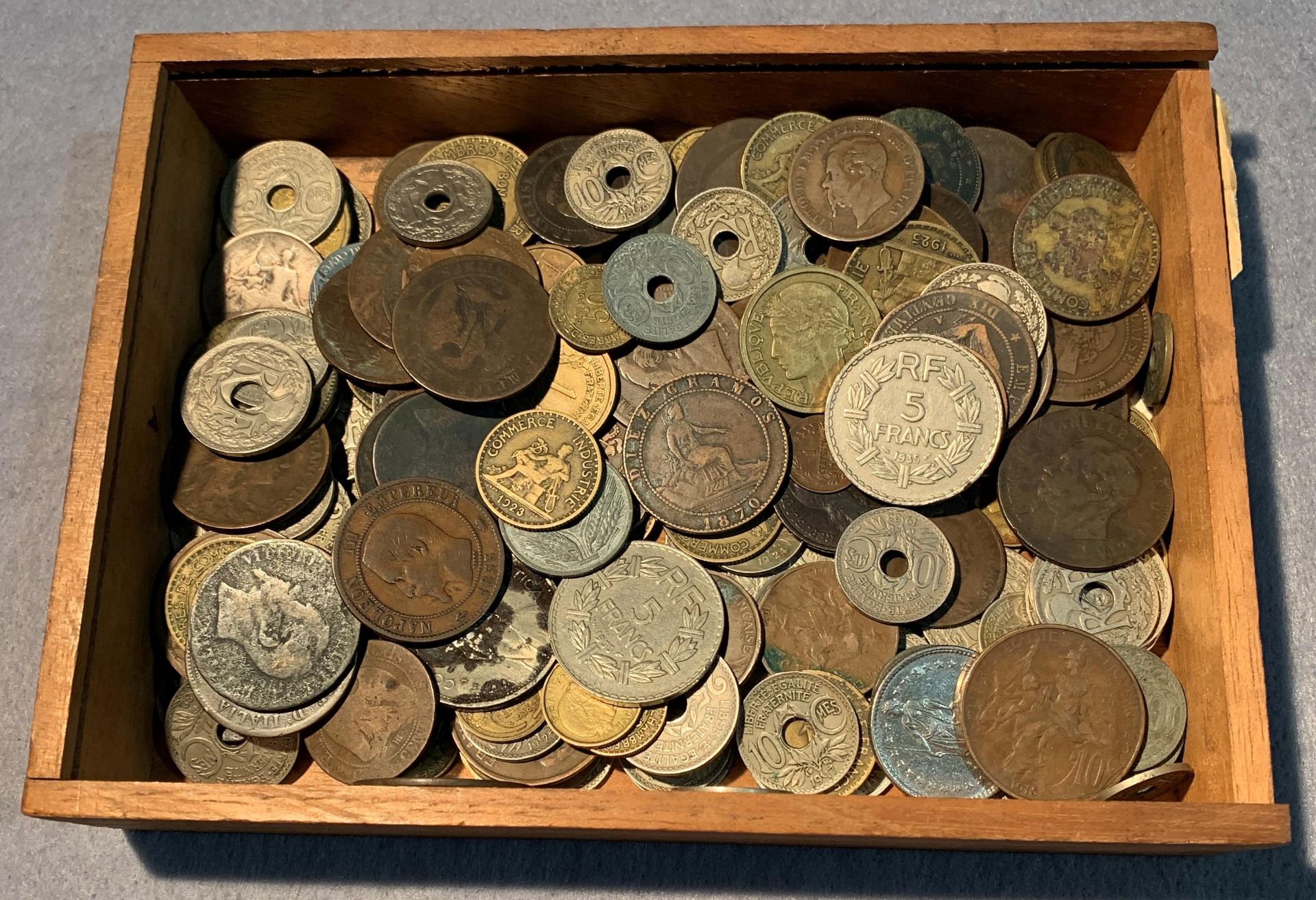 Contents to cigar box - French franc and centime coins, - Image 2 of 3