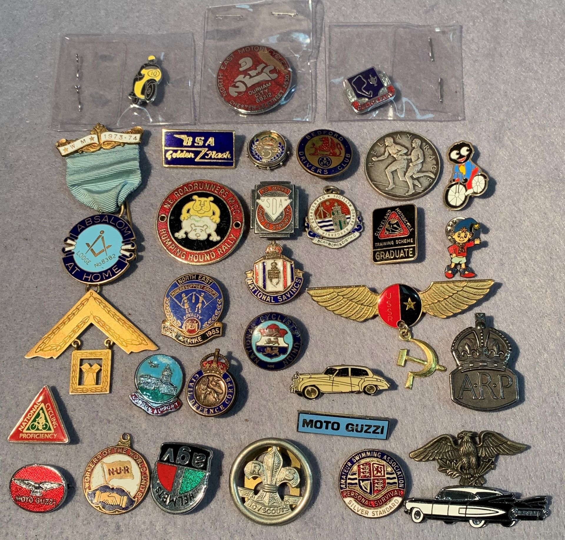 Contents to tub - thirty assorted badges