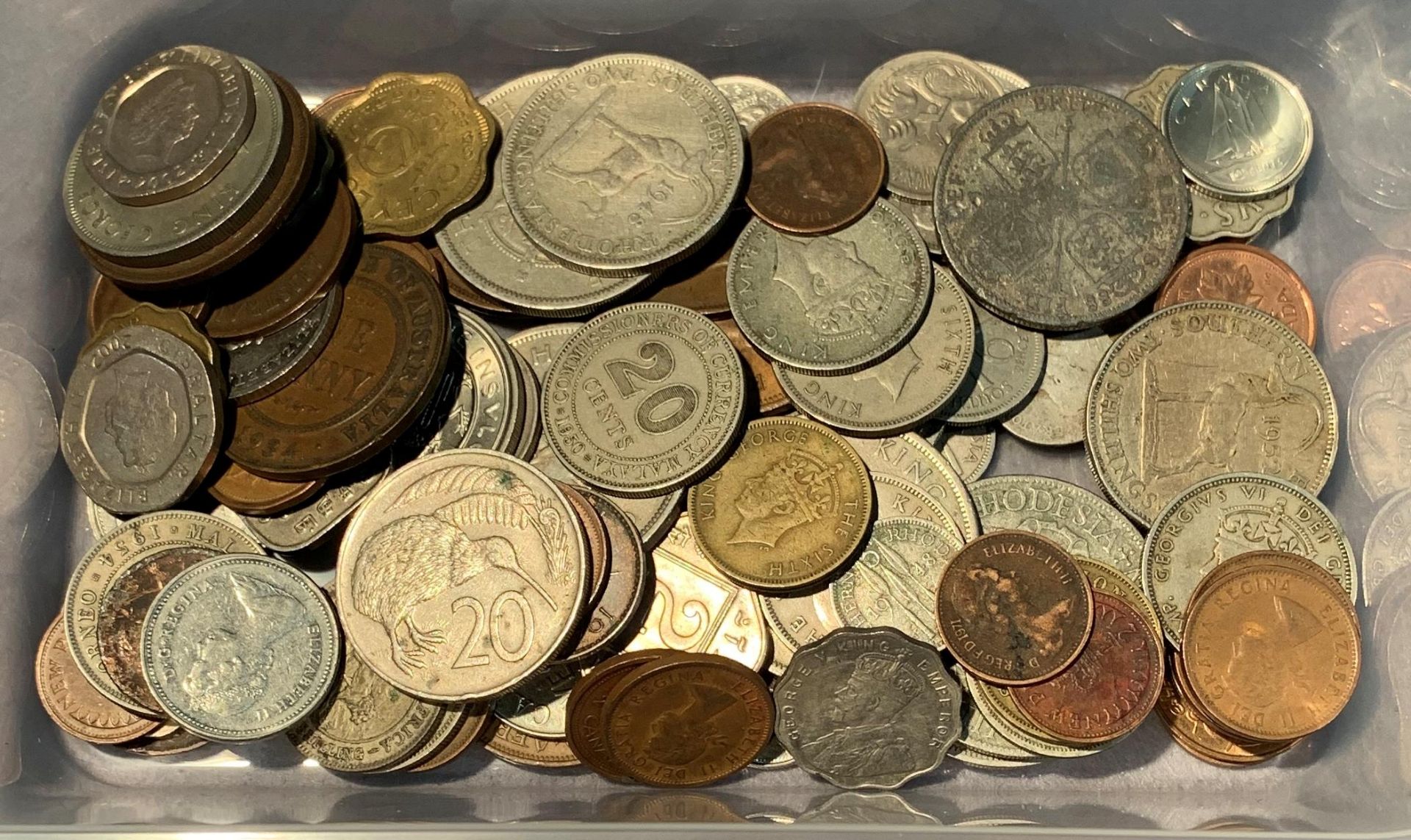 Contents to tub - Commonwealth coins, Rhodesia, New Zealand, Ceylon,