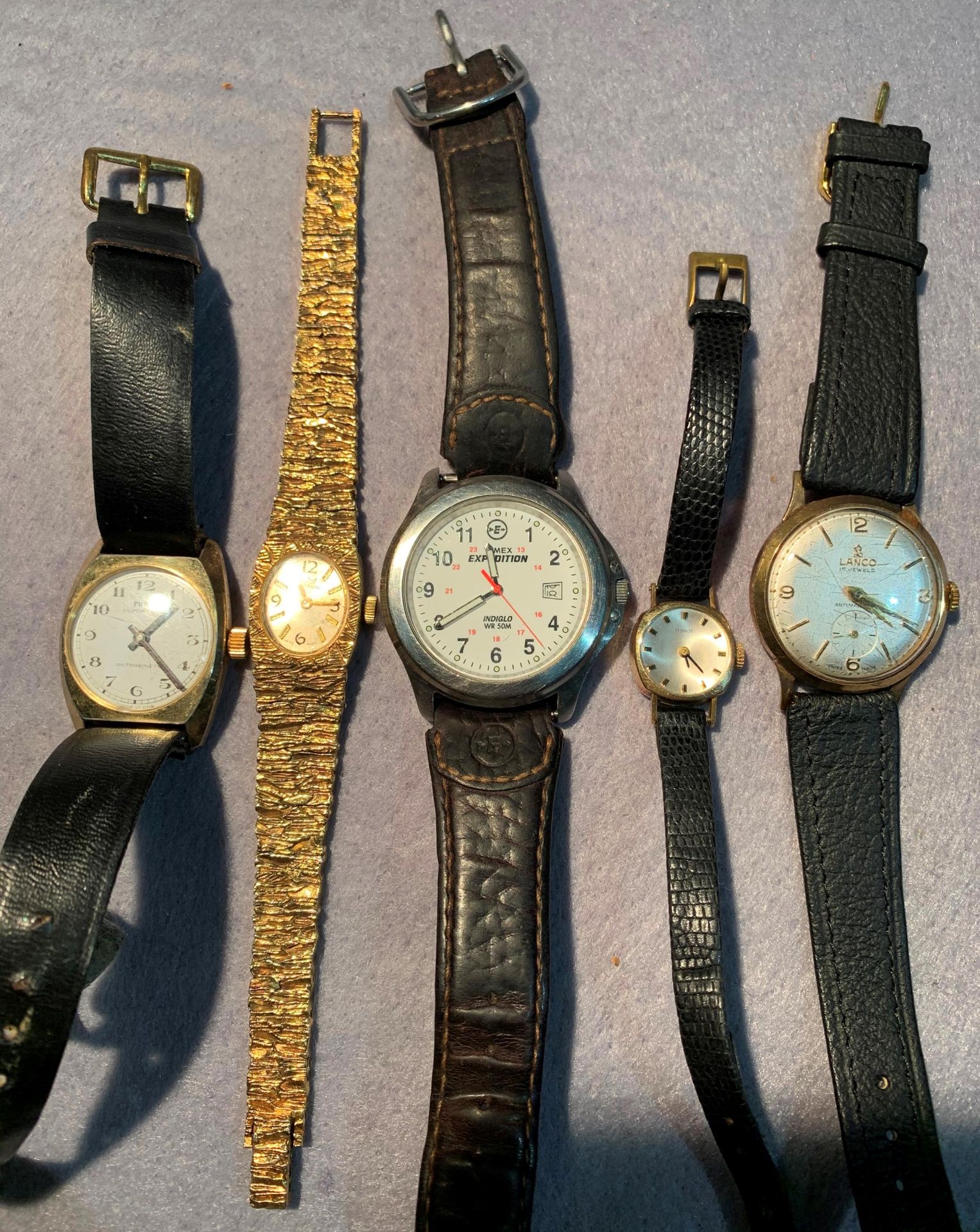 Contents to tub - five various wrist watches and a small quantity of military brass buttons - Image 3 of 3