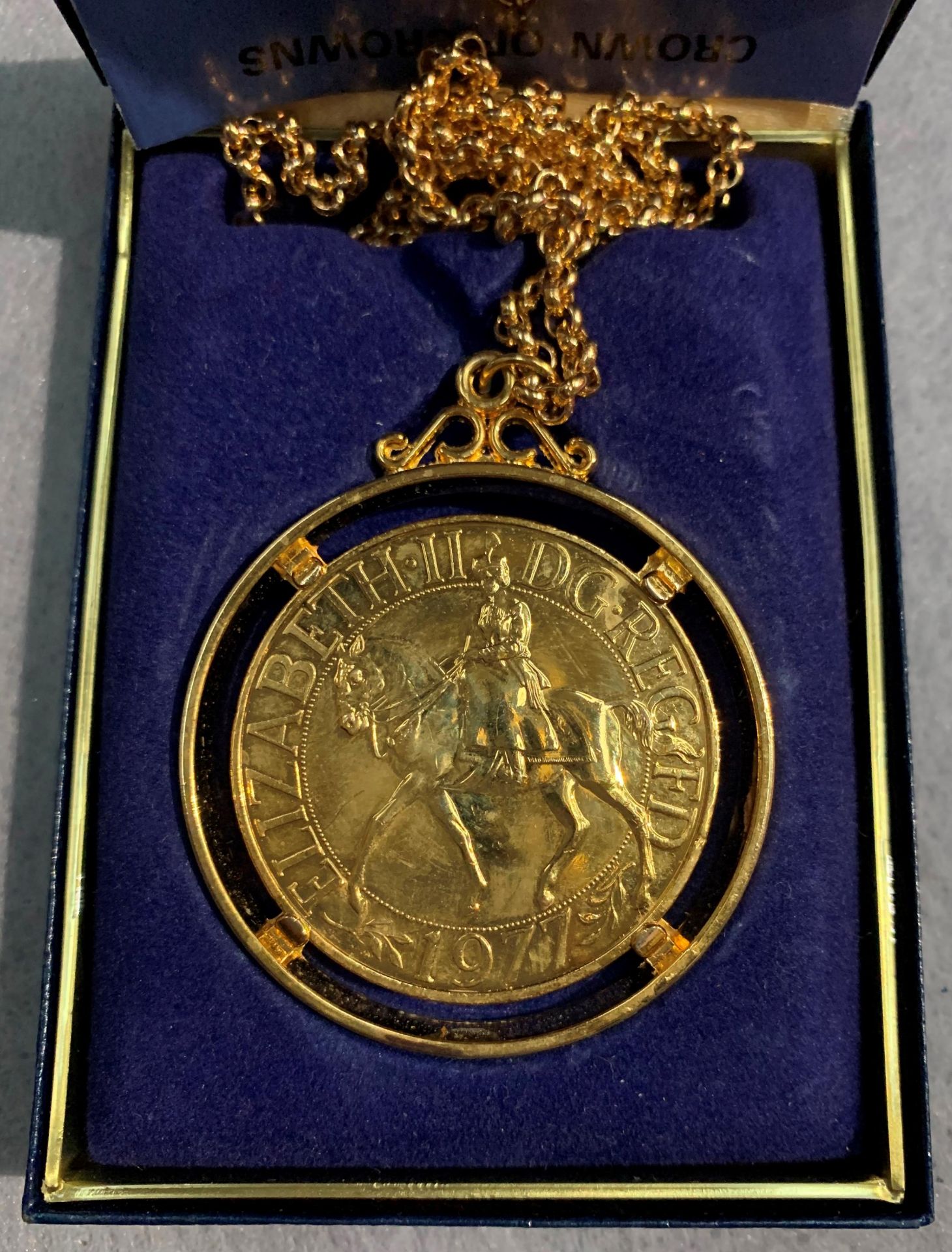 Five Crown of Crown gold plated coin pendants (boxed) - Image 2 of 3