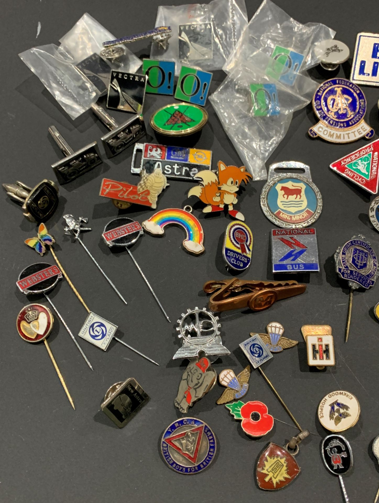 Contents to box - transport, union and car badges, other badges, cufflinks, - Image 2 of 3