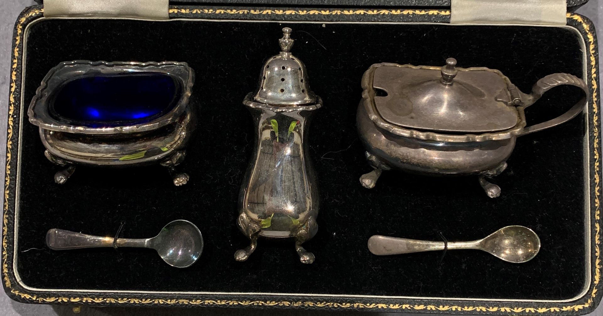 A silver plated condiment set in case - Image 2 of 2