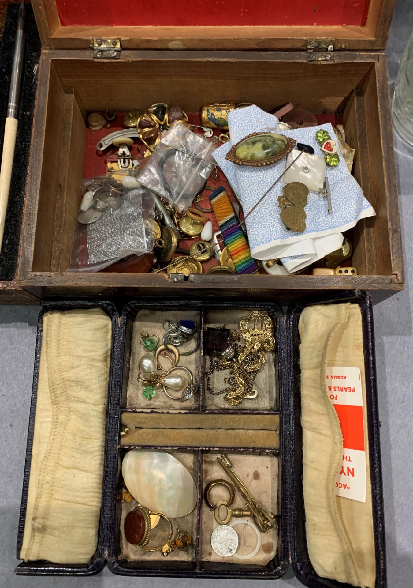 Contents to tray - a cased plated writing set, - Image 2 of 4