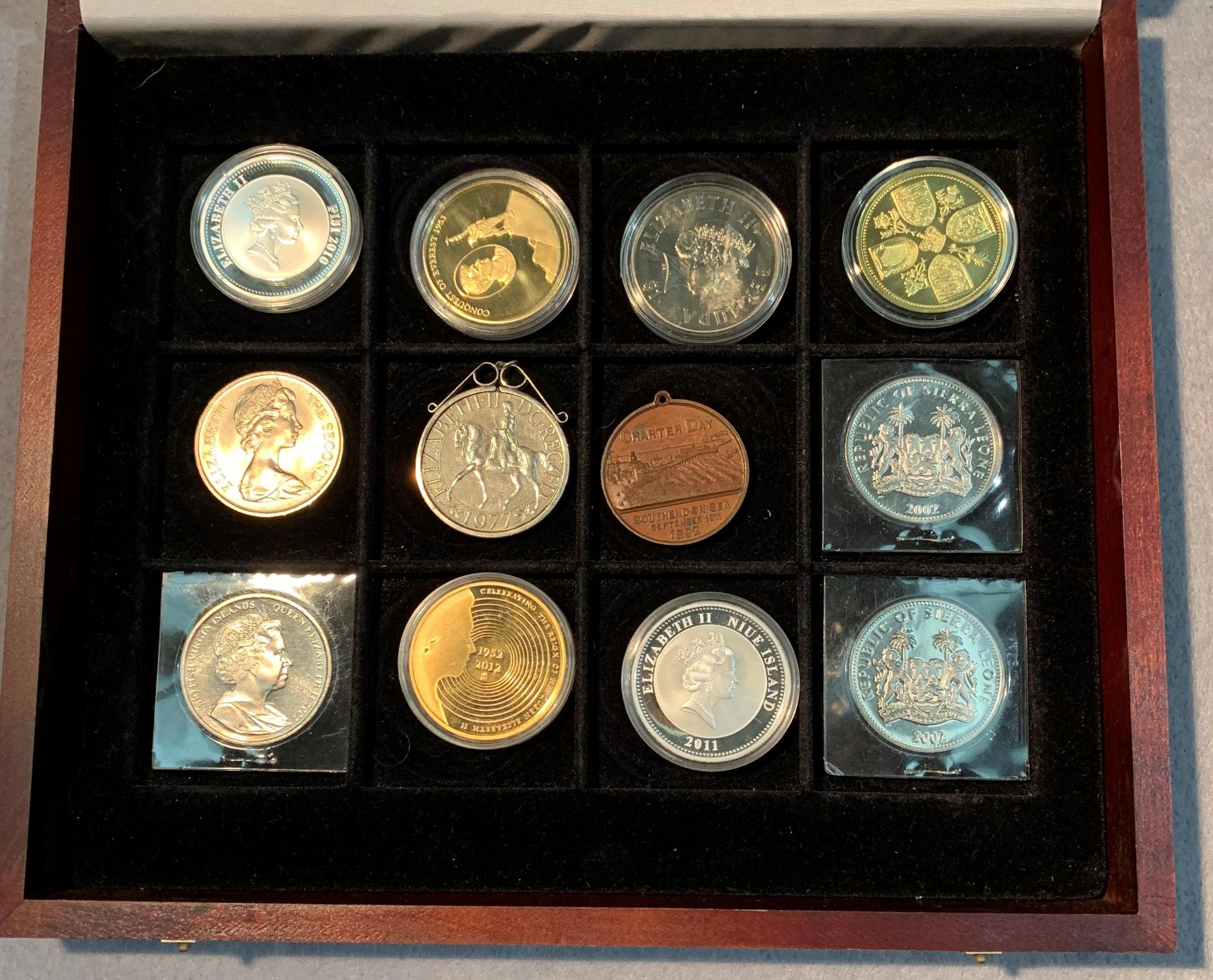 Contents to wooden box - twelve GB and Commonwealth crowns