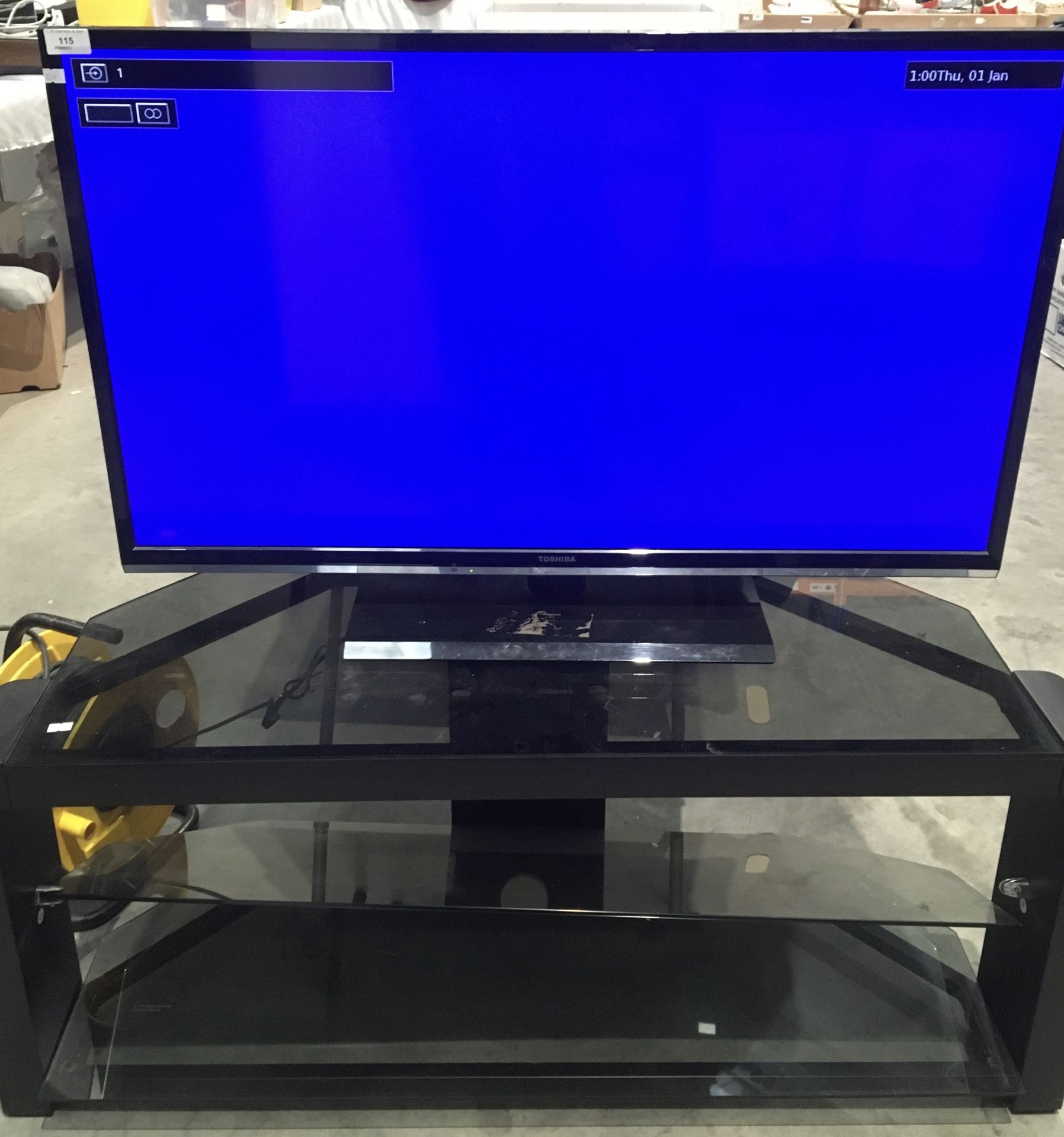 A Toshiba 40RL953 40" LCD colour TV comp