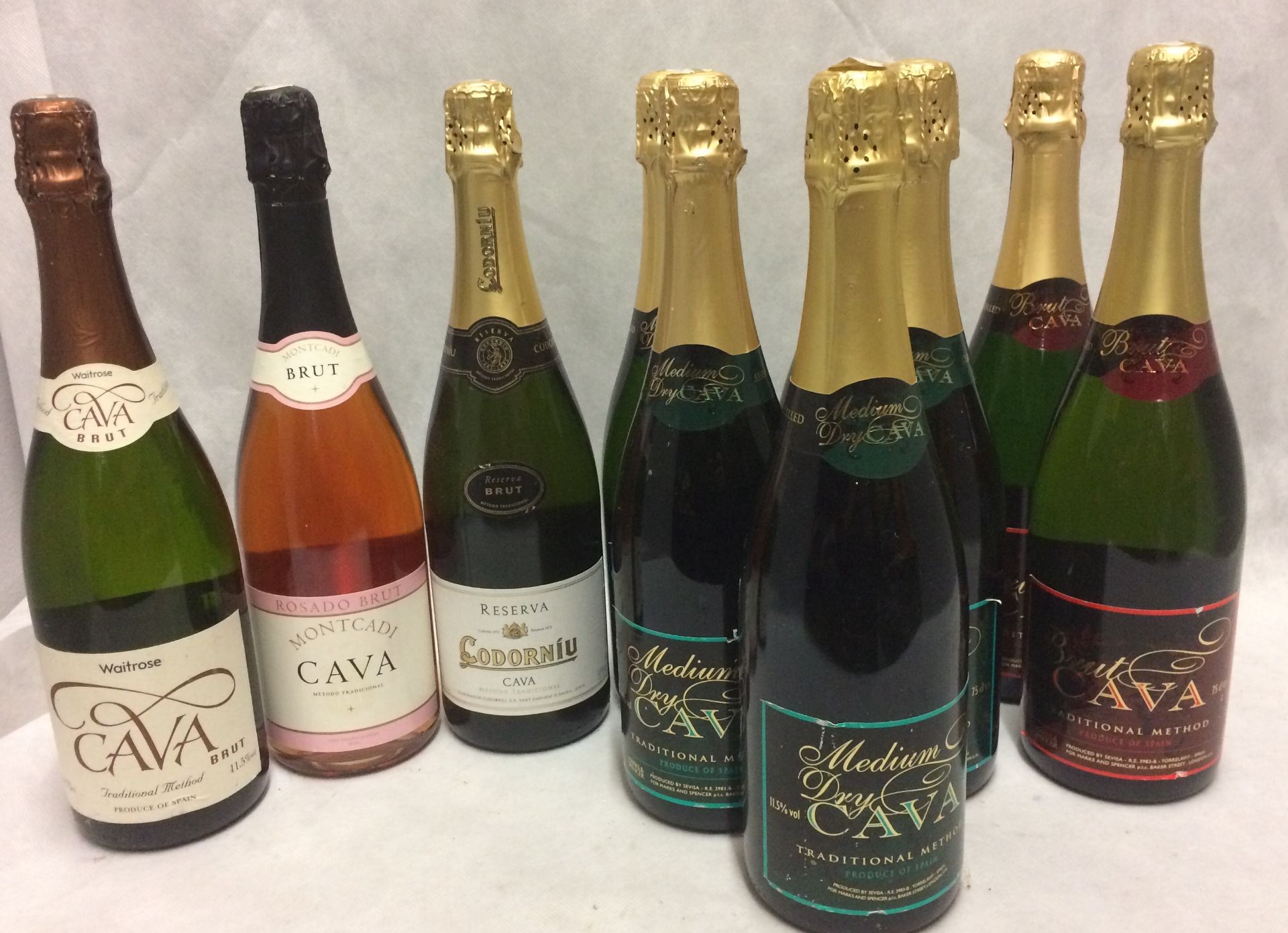 10 x bottles (75cl & 750ml) Montcadi Cava, Codornio Cava, Asti,