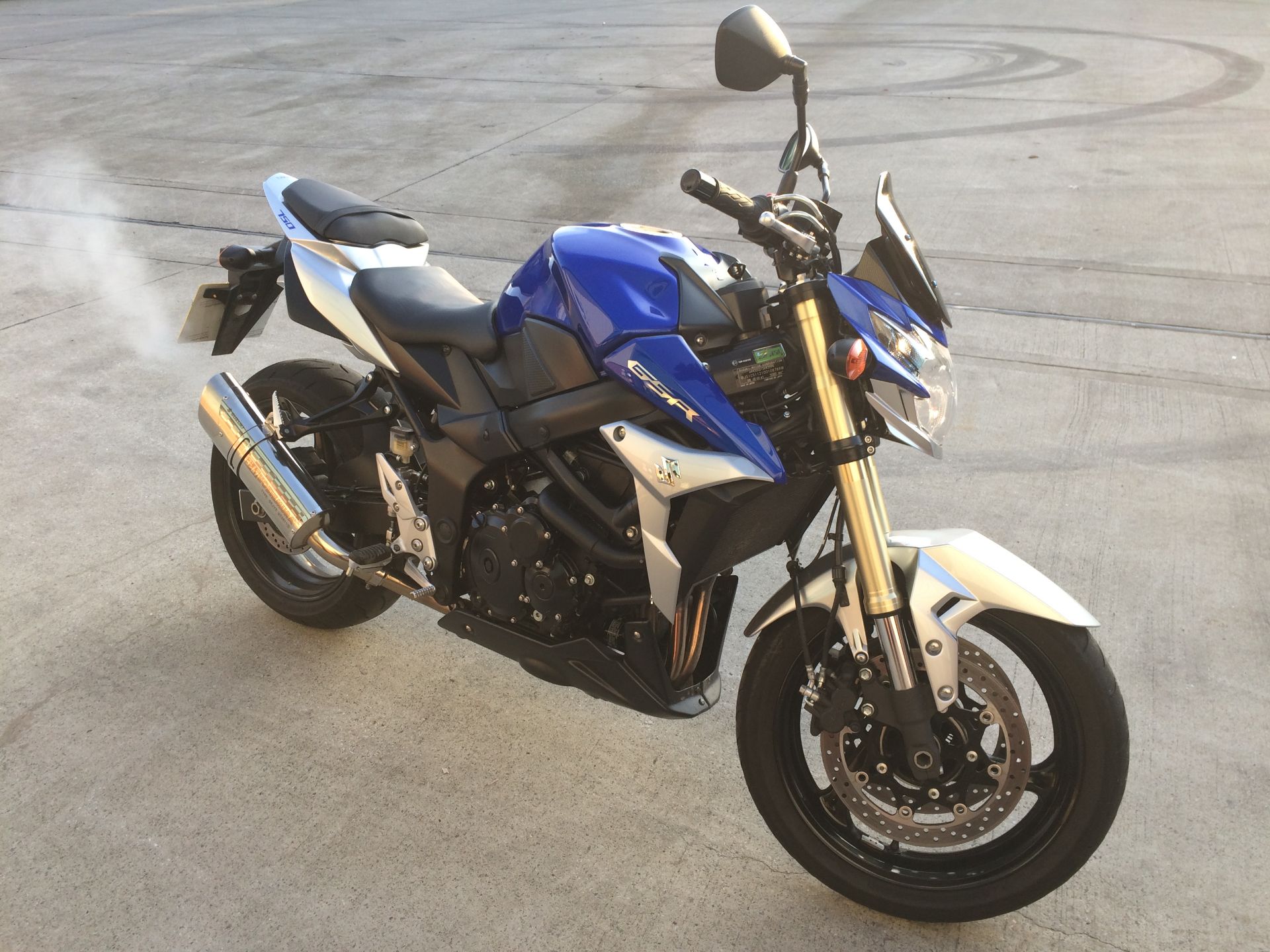 SUZUKI GSR 750 AL4 MOTORCYCLE - petrol - blue/silver * ON INSTRUCTIONS RECEIVED FROM THE INSOLVENCY