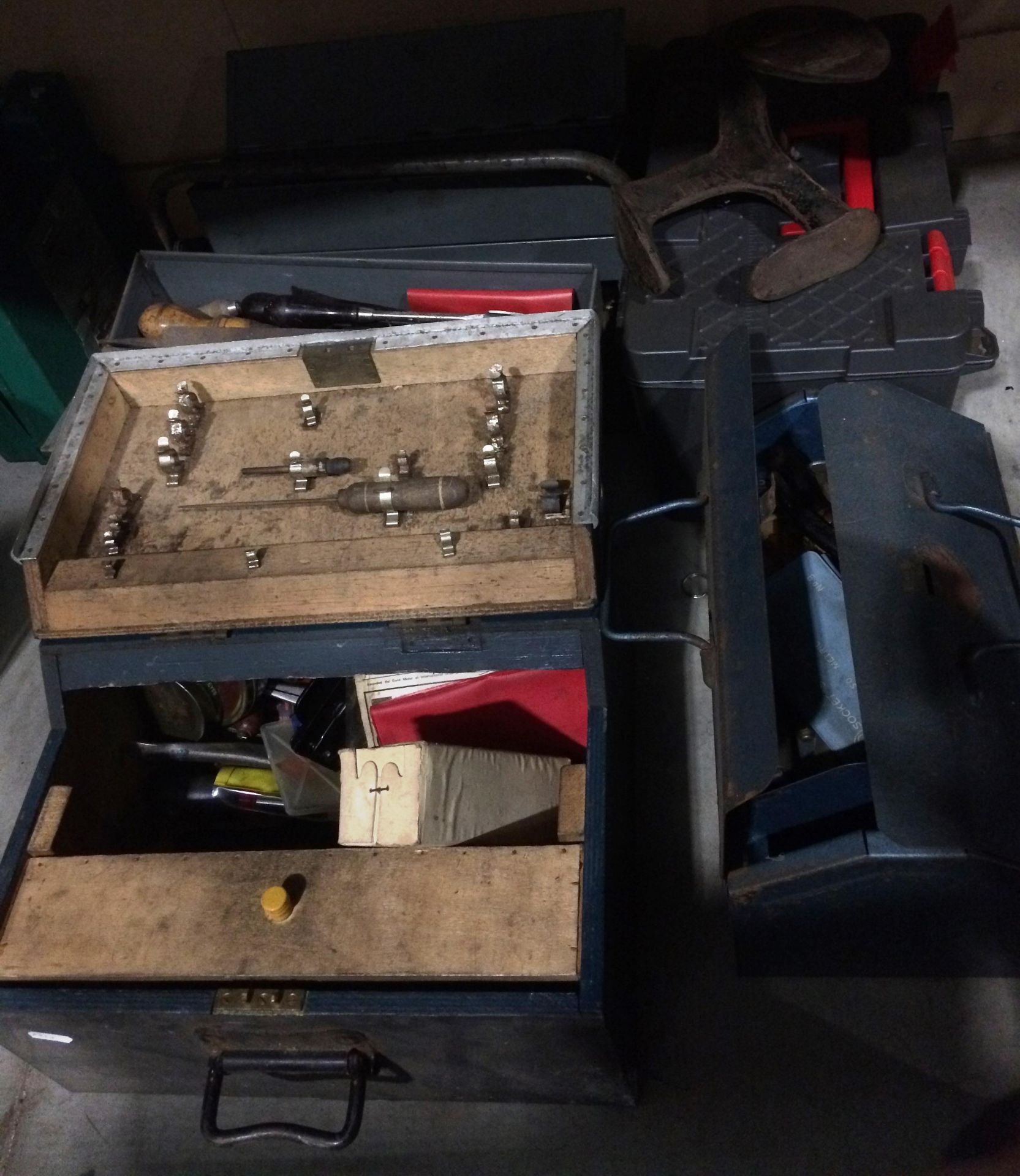 4 x assorted toolboxes and contents - various hand tools - last, screwdrivers,