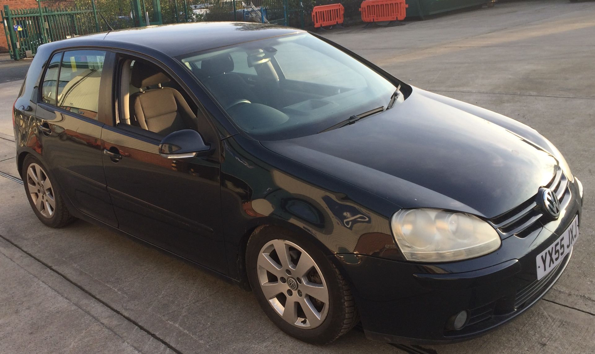 V W GOLF GT Tdi 2.0 5 DOOR HATCHBACK - diesel - black Reg. No: YX55 JXJ Rec. - Image 2 of 8