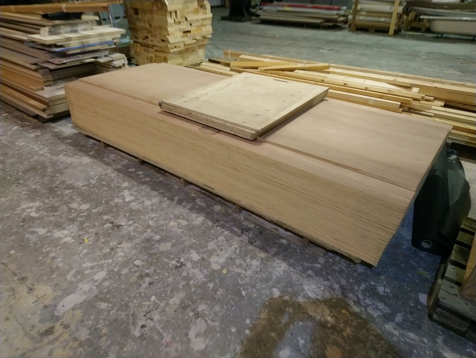 Ply board 3055mm x 1250mm x 17mm - approx 23 boards&nbsp;