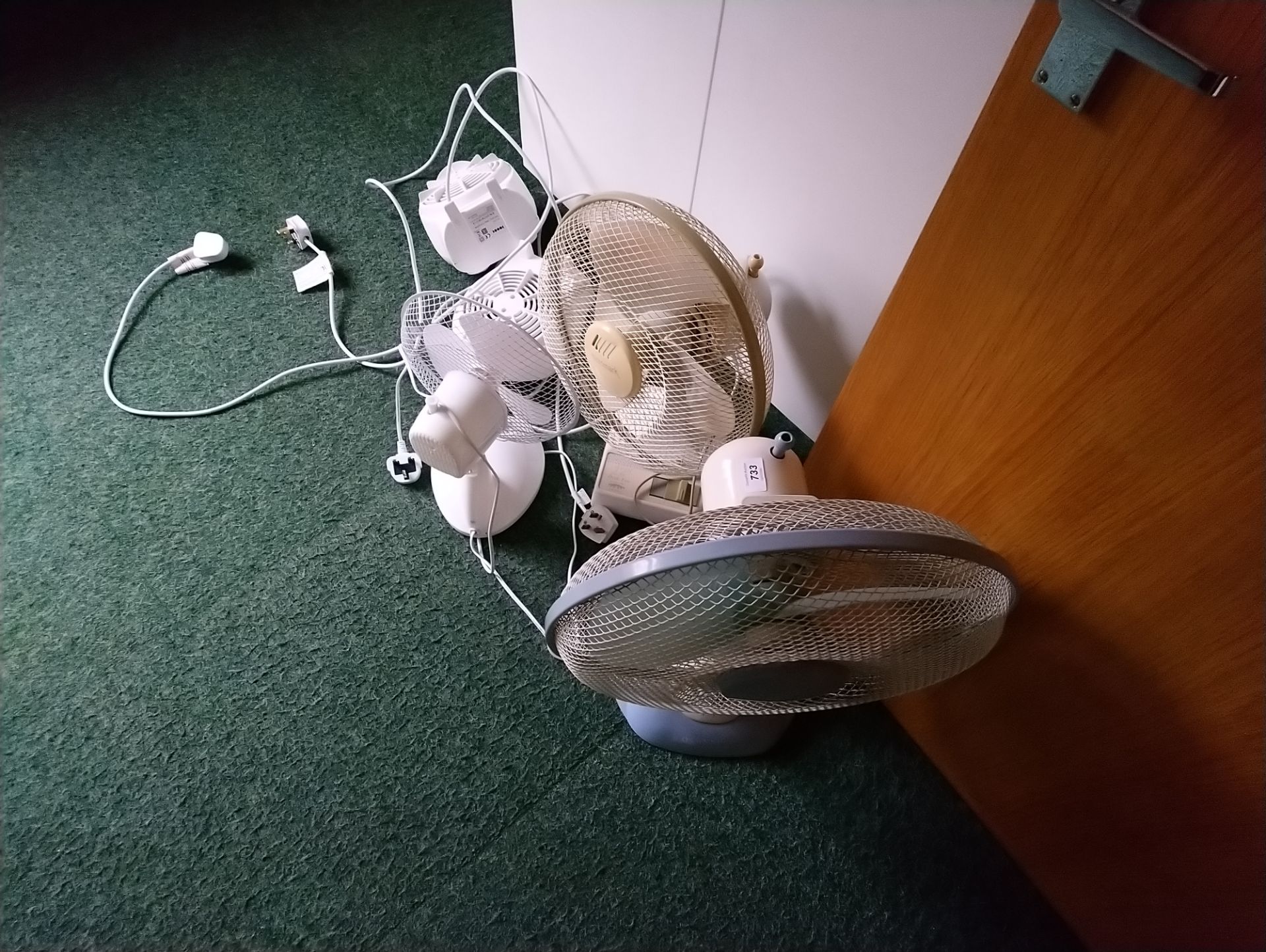 Qty of desk fans