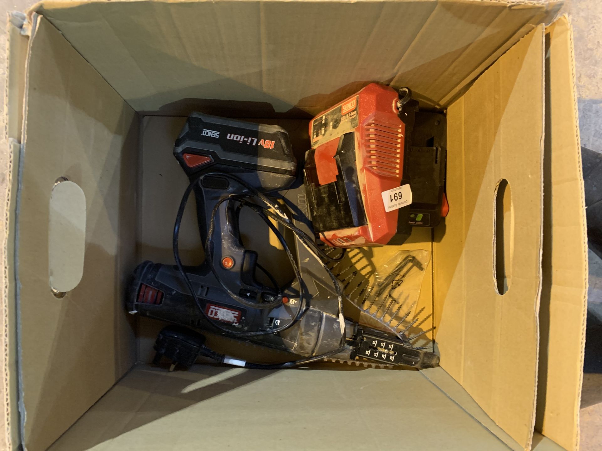 Senco DS5550 Cordless Screwdriver with battery and charger