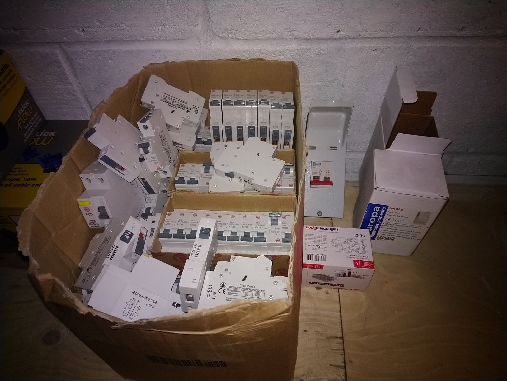 Box of various breakers -Wylex and Europa&nbsp;