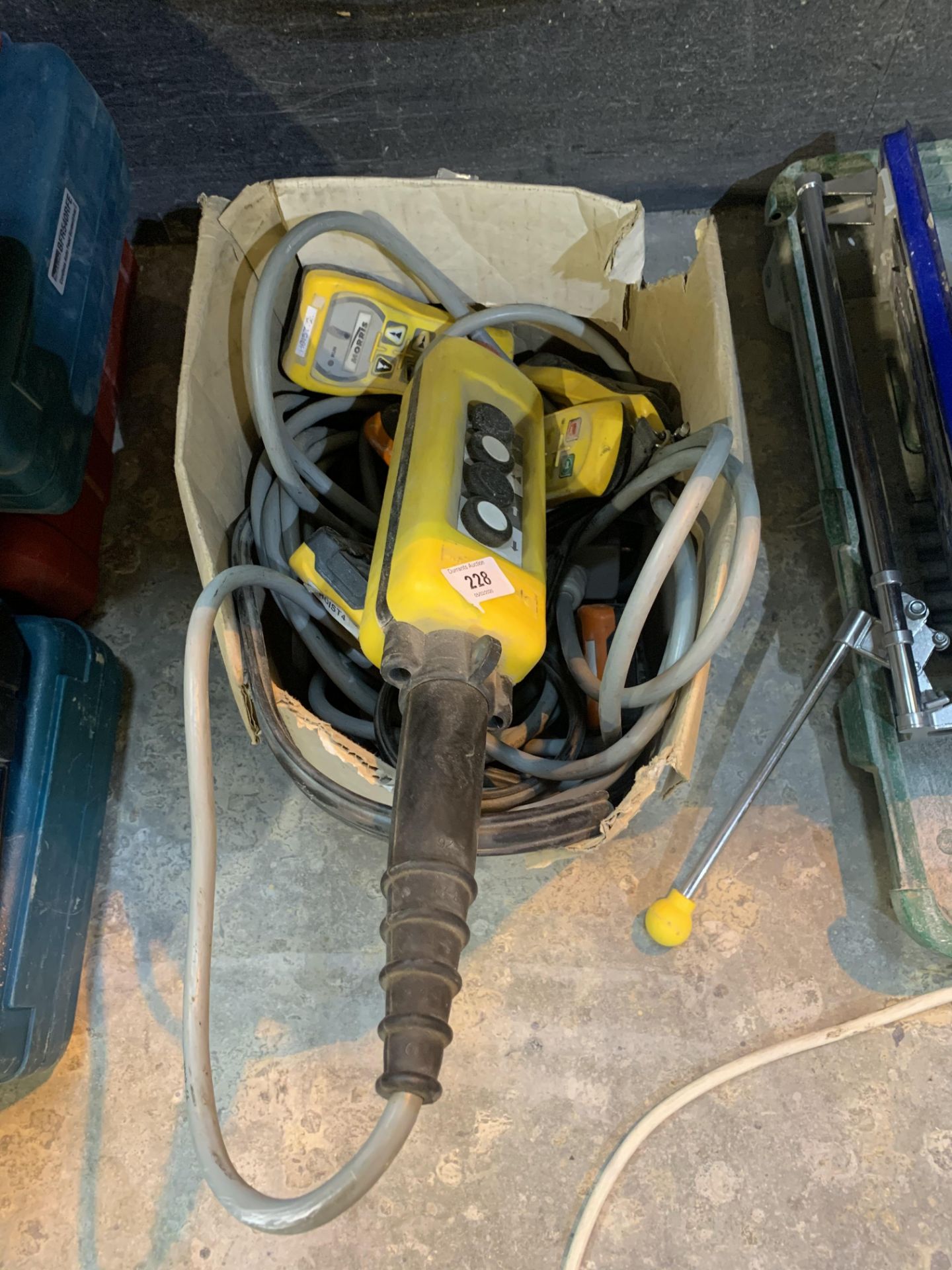 Box of lifting controllers