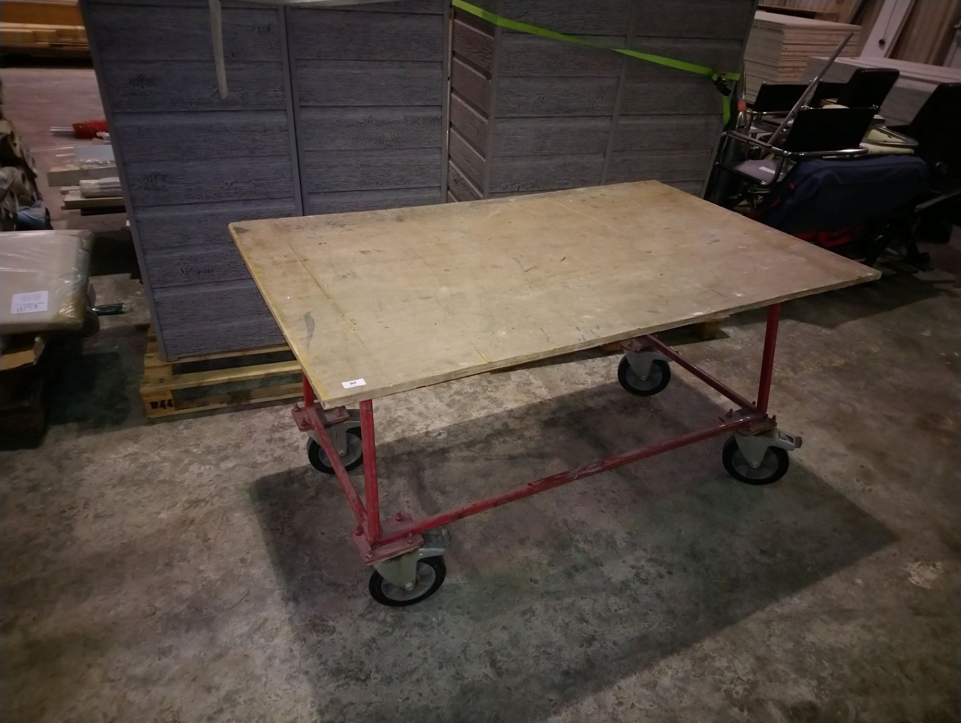 Metal frames work table on casters