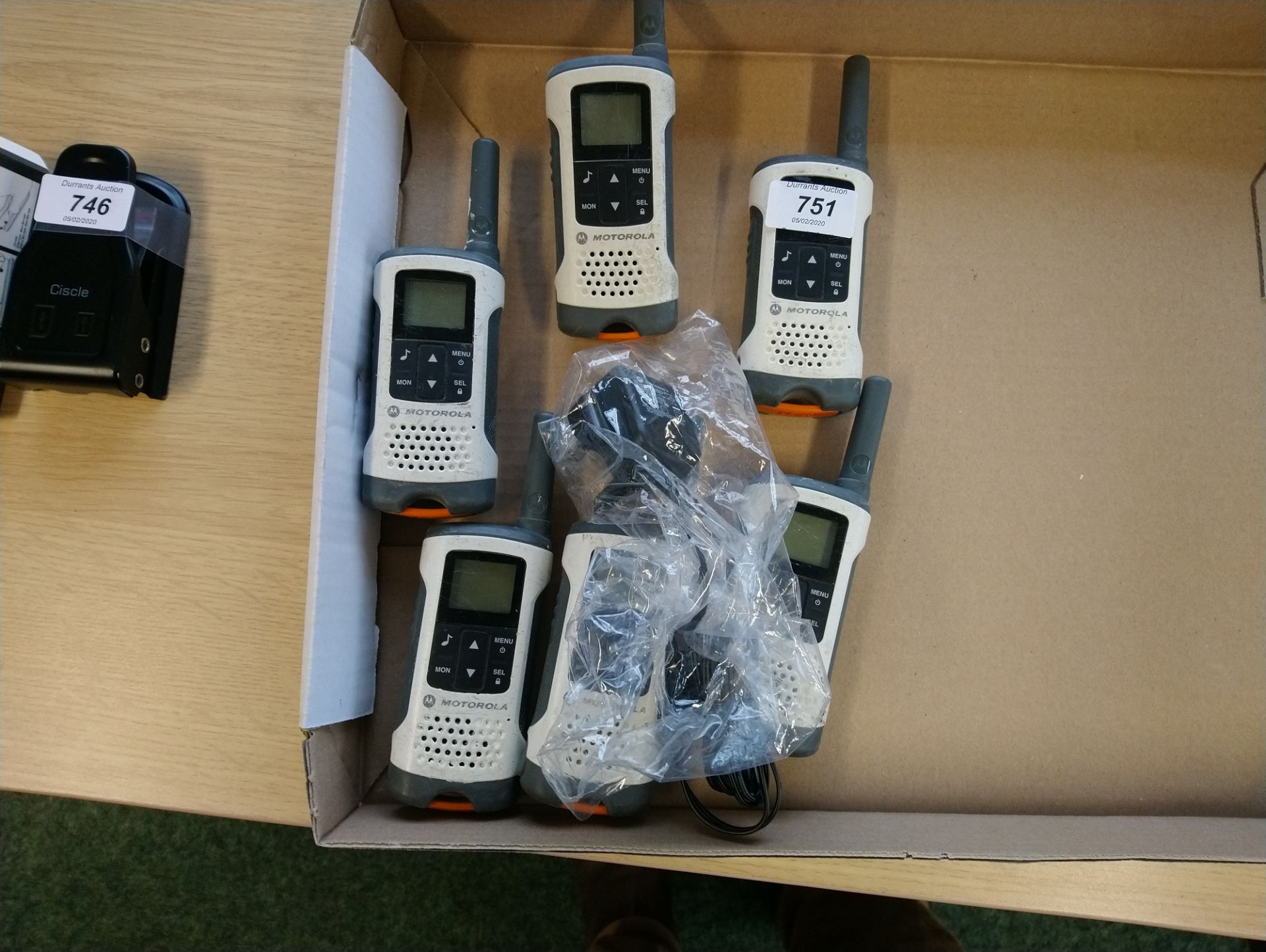 Motorola Walkie talkies x 6 with one charger