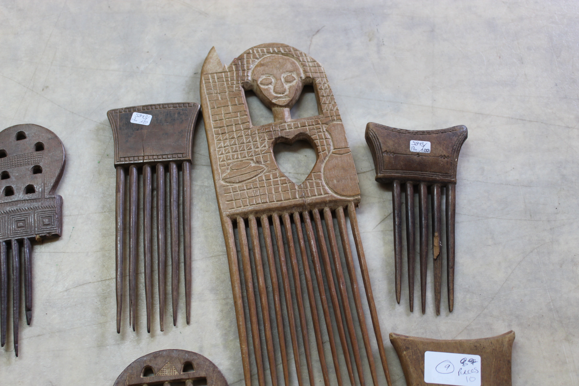 A large group of West African Ashanti combs - Image 6 of 6