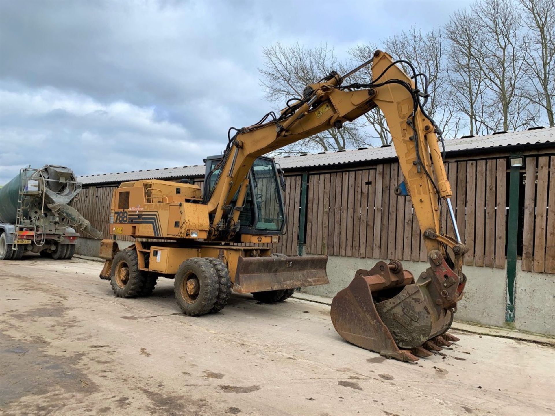 18T Case 7889 wheeled excavator, 2001, SN8187, with pivot arm and bucket Stored near Ringsfield, - Image 2 of 5