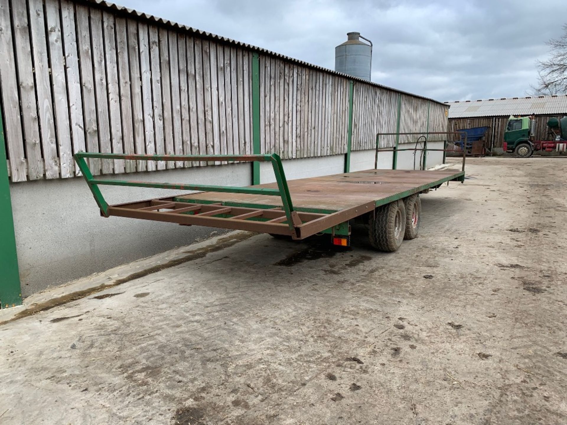 Straw Trailer with working lights and br - Image 3 of 3