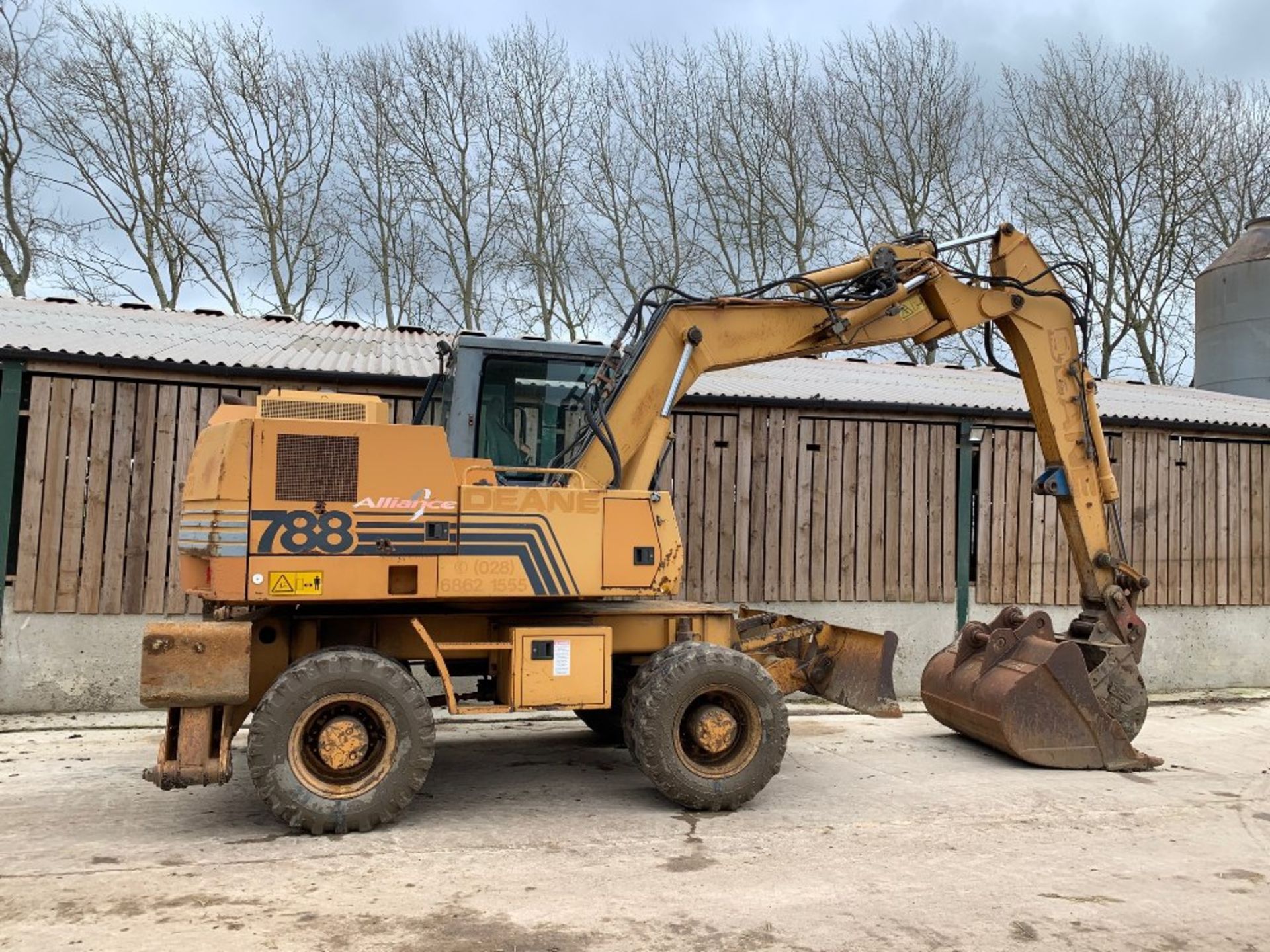 18T Case 7889 wheeled excavator, 2001, SN8187, with pivot arm and bucket Stored near Ringsfield,