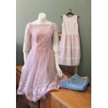 A dusky pink lace vintage style tea dress (12),