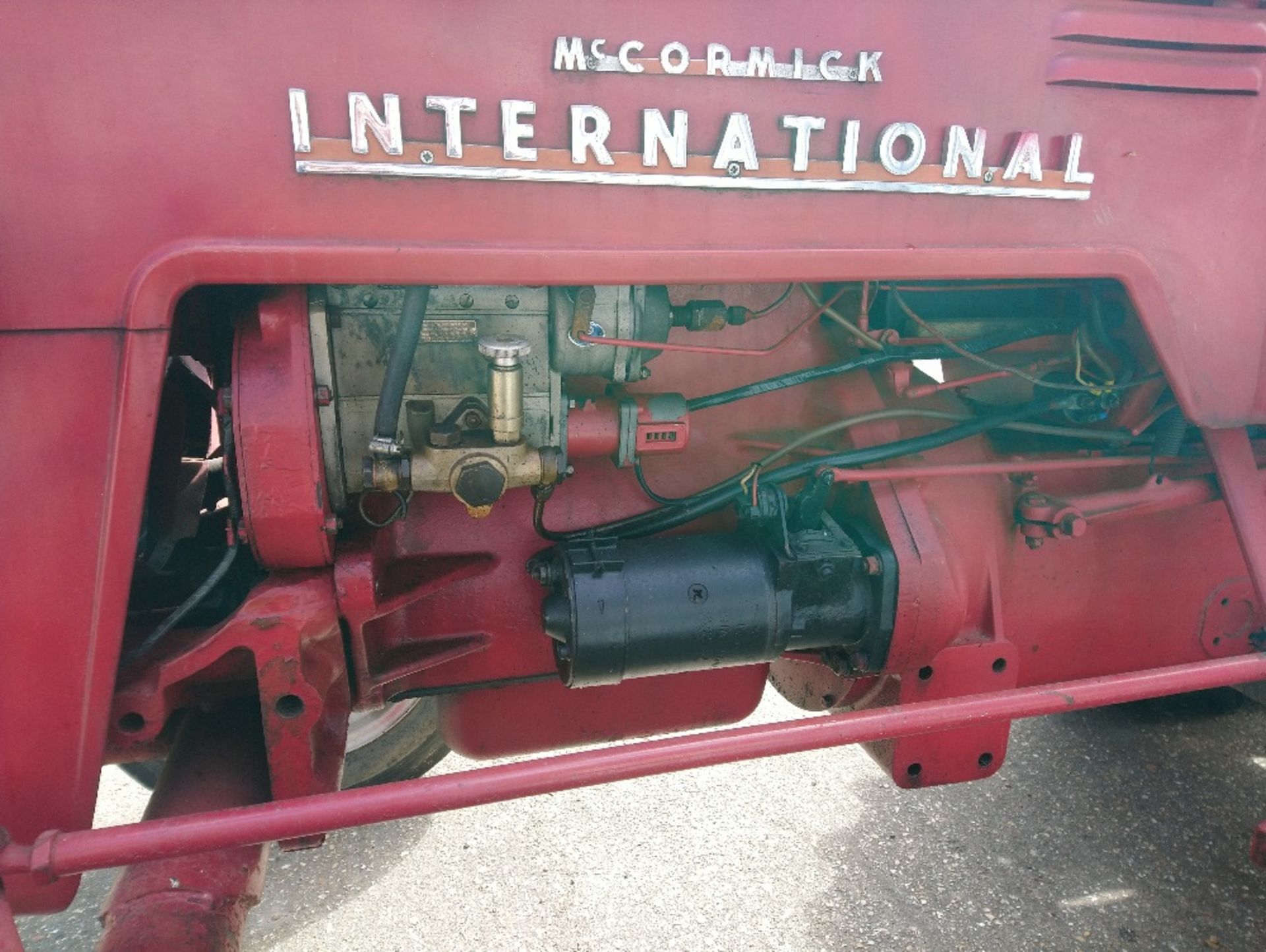 1957 McCormick B250 2wd Tractor, Reg VRT 691 Serial no. 064, B250 12.4 R 28 rear w/t, 6. - Image 5 of 8