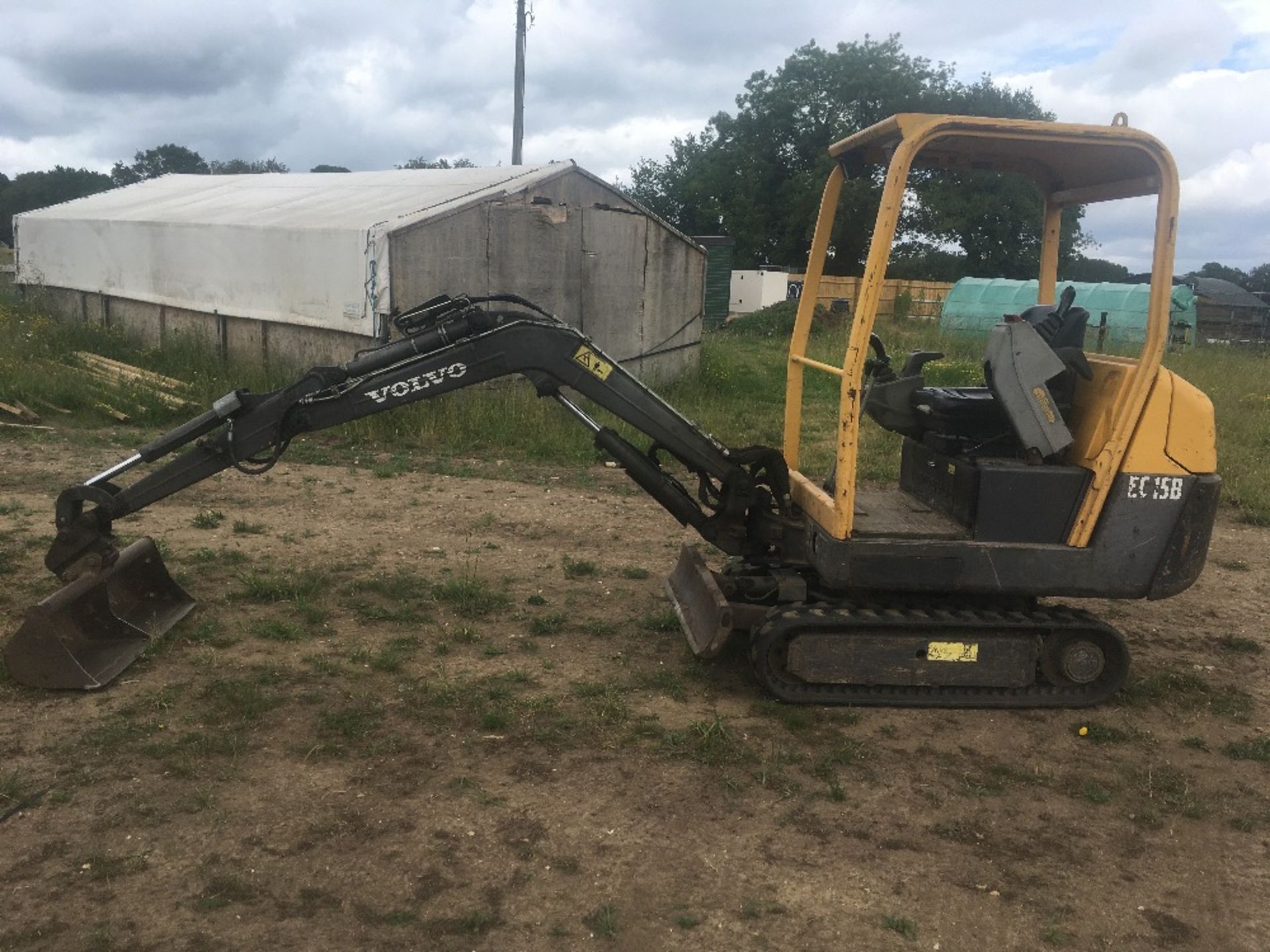 Volvo EC15B mini digger c/w 2 buckets. Stored near Woodbridge, Suffolk.