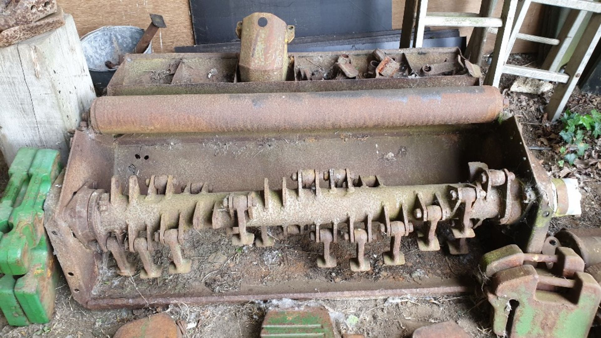 Hedge Cutter head c/w box of spare flails. Stored near Beccles, Suffolk. No VAT on this item.