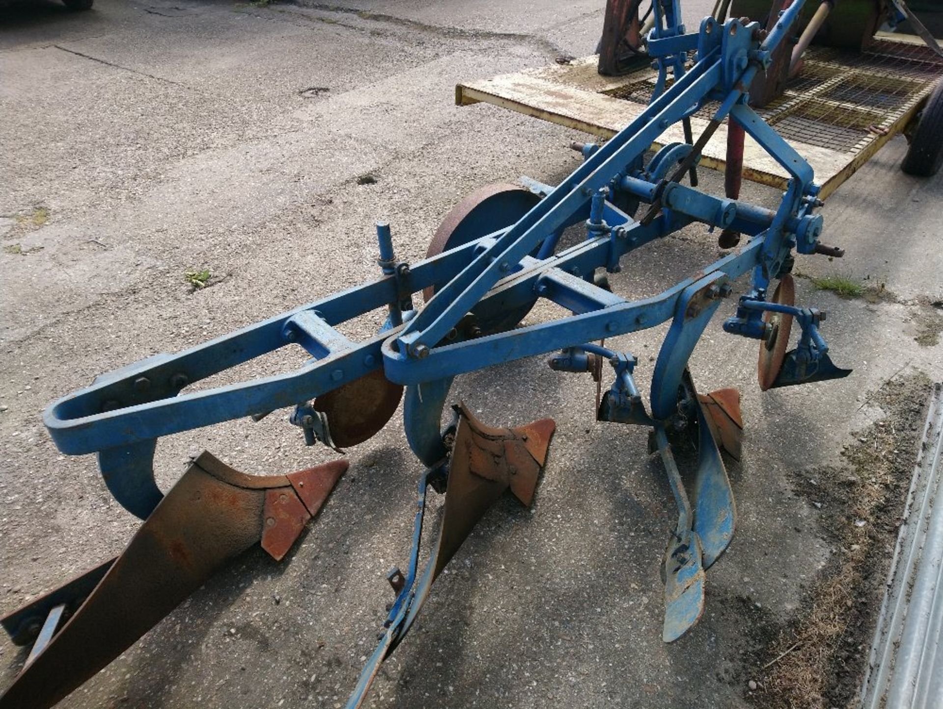 Ransomes FR 3 furrow plough. No VAT on this item. - Image 2 of 2