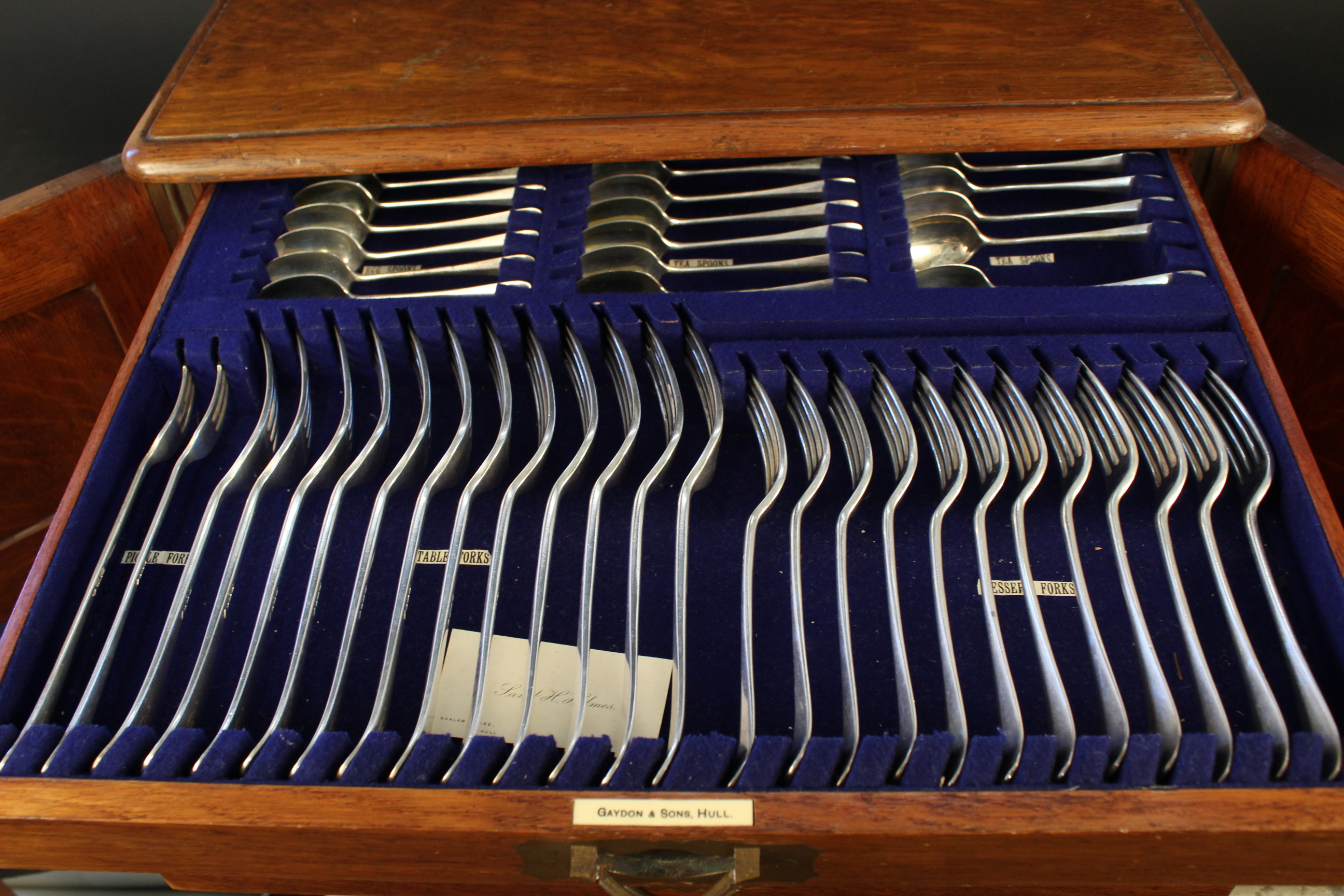A canteen of silver rat tail cutlery, twelve place setting comprising of twelve dessert spoons, - Image 2 of 6