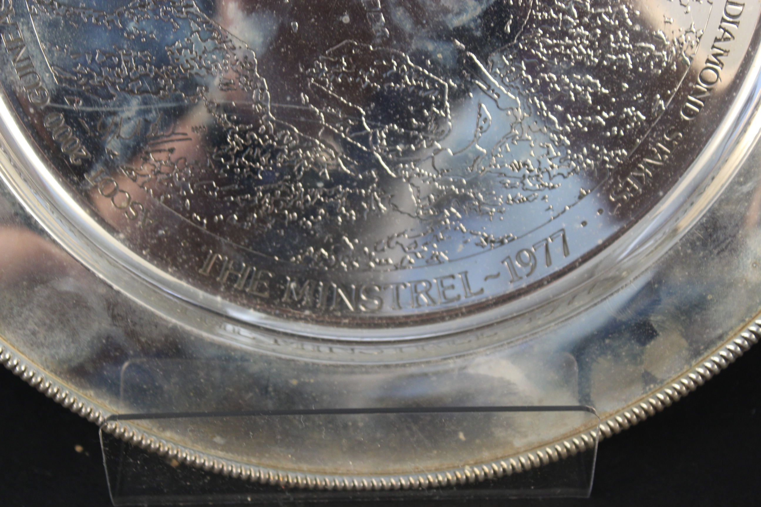 A silver plate with engraved horse racing scene entitled ''The Minstrel 1977'', in presentation box, - Image 2 of 3