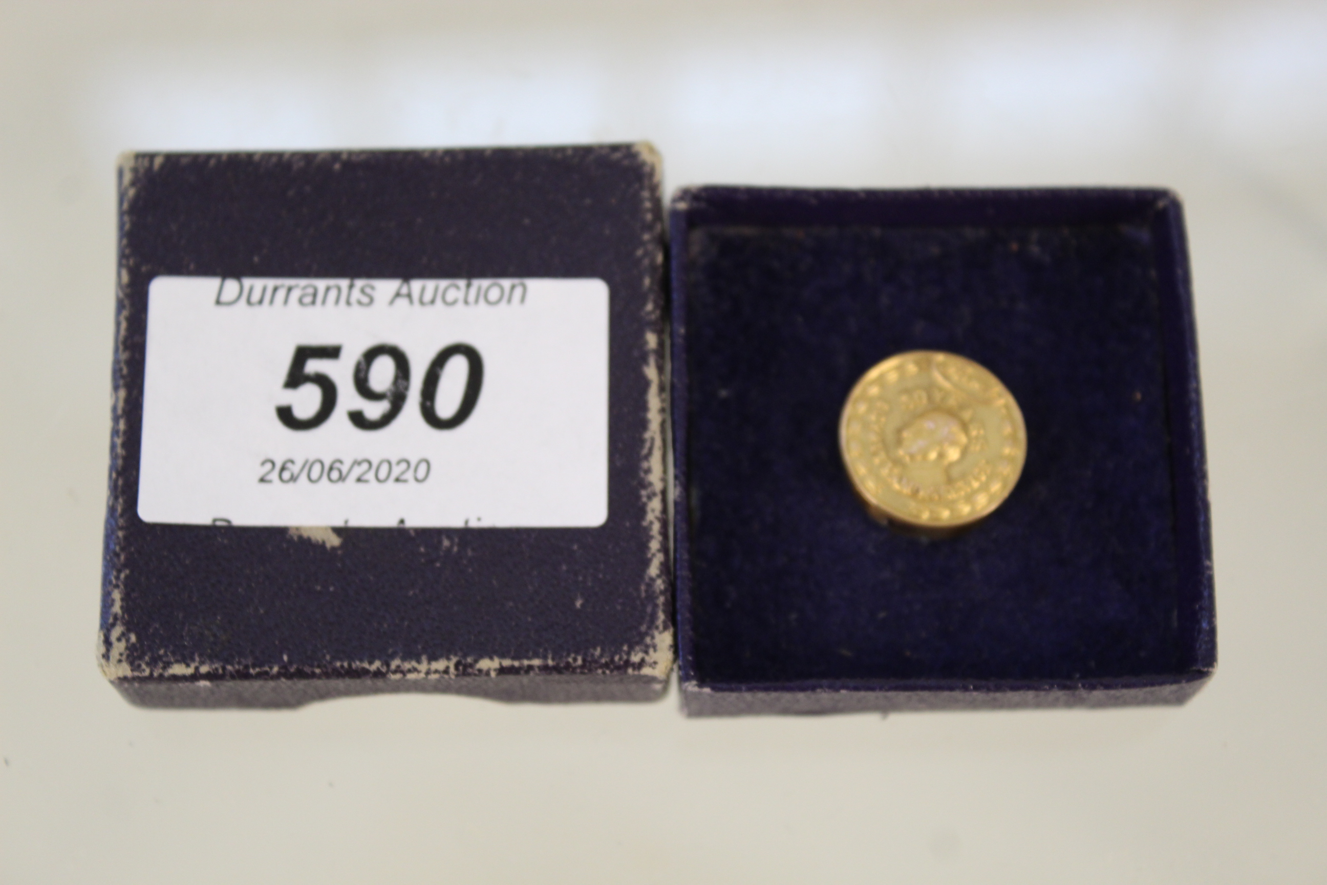 A 9ct gold Ford 30 Years of Service and Loyalty button stud - Image 3 of 3