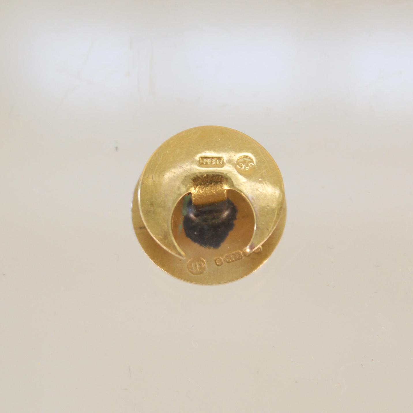 A 9ct gold Ford 30 Years of Service and Loyalty button stud - Image 2 of 3