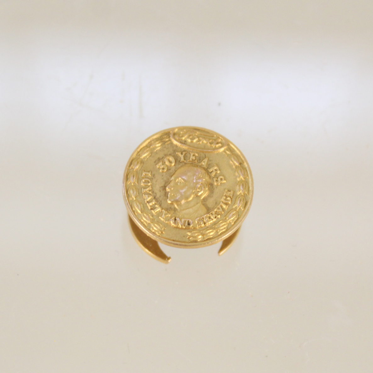 A 9ct gold Ford 30 Years of Service and Loyalty button stud