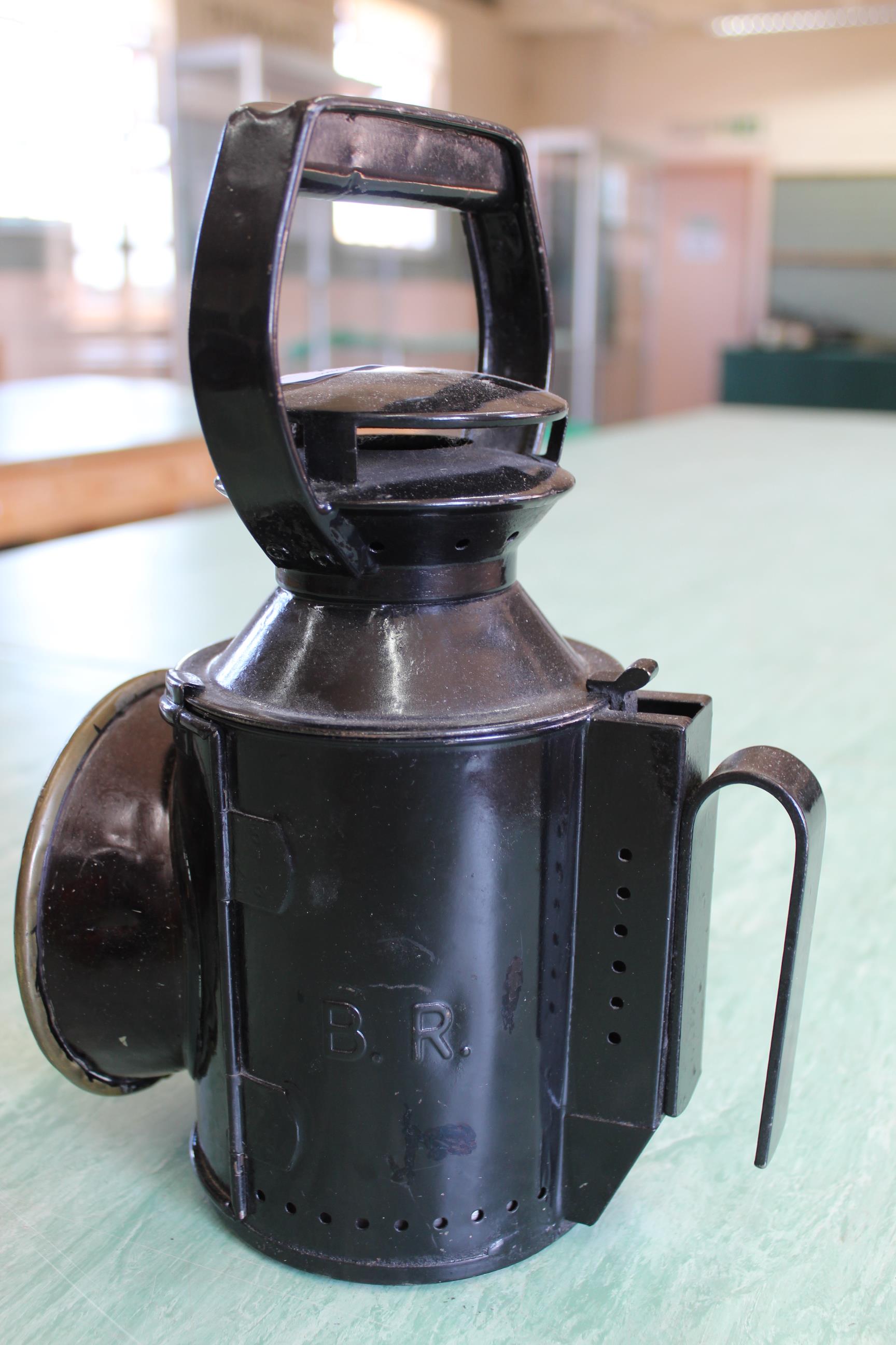 A vintage British Rail black finish blue/red light lamp with BR stamp, - Image 4 of 7
