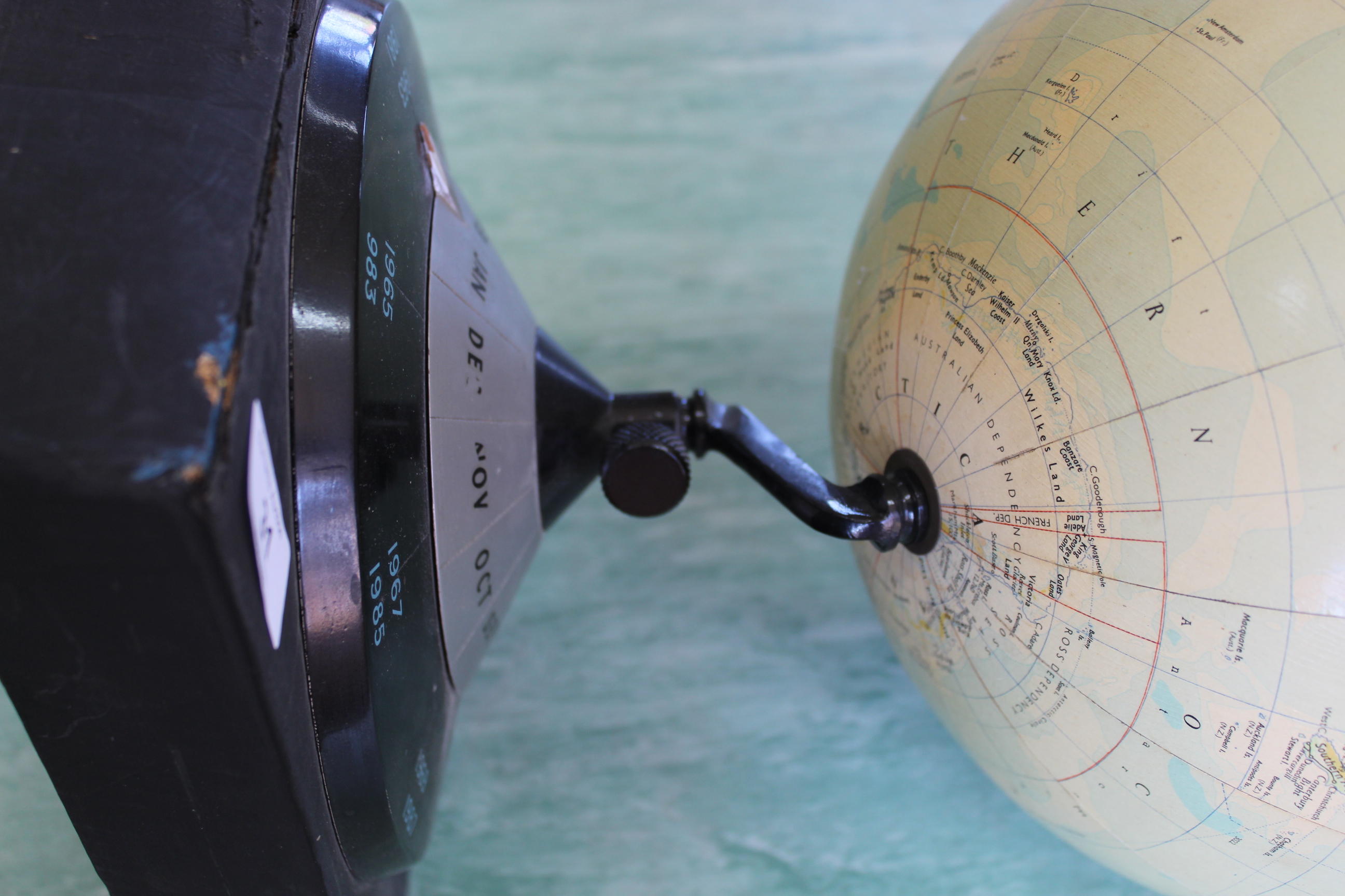 A Philips 10" terrestrial globe, - Image 4 of 6