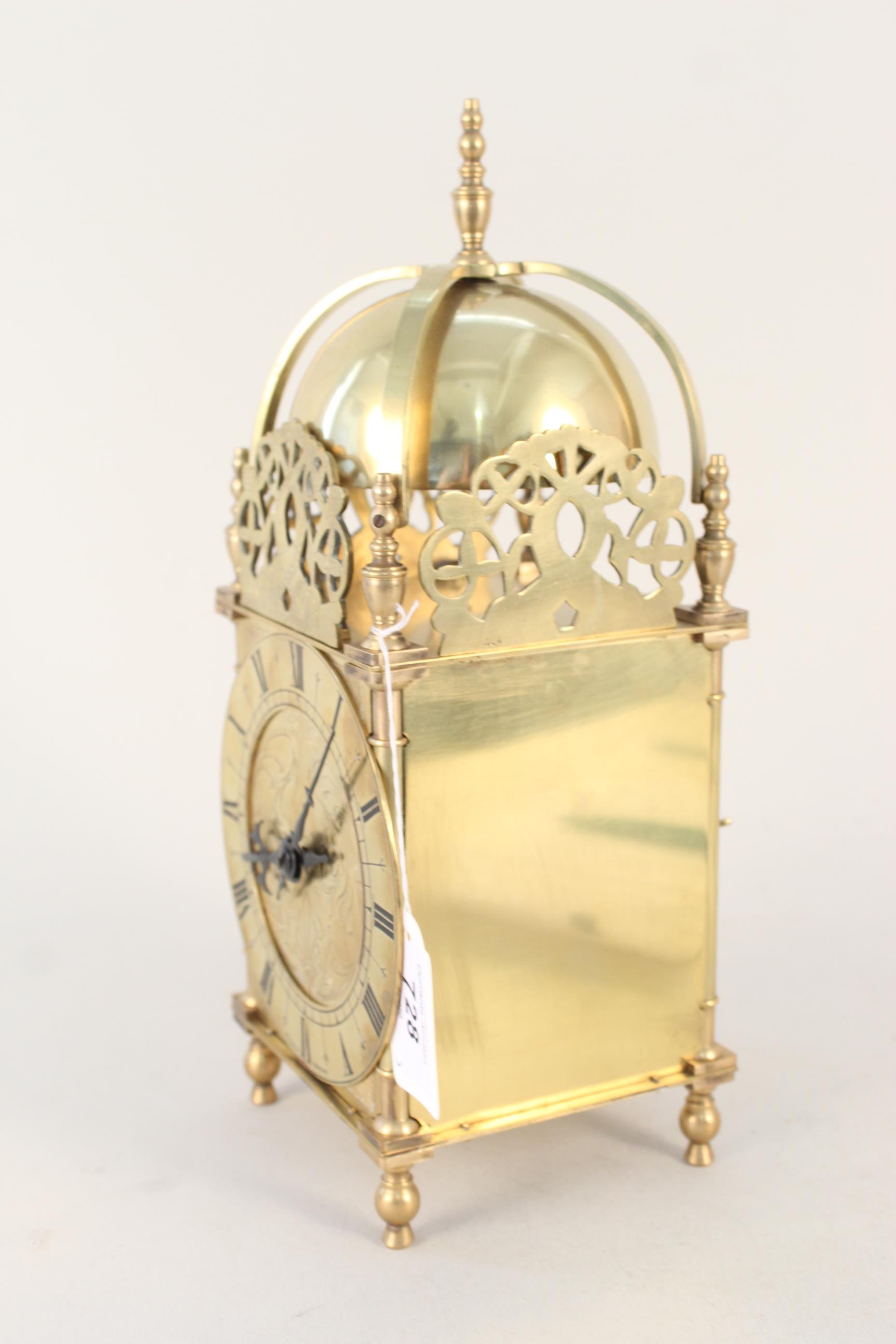 A good quality reproduction brass lantern clock - Image 2 of 5