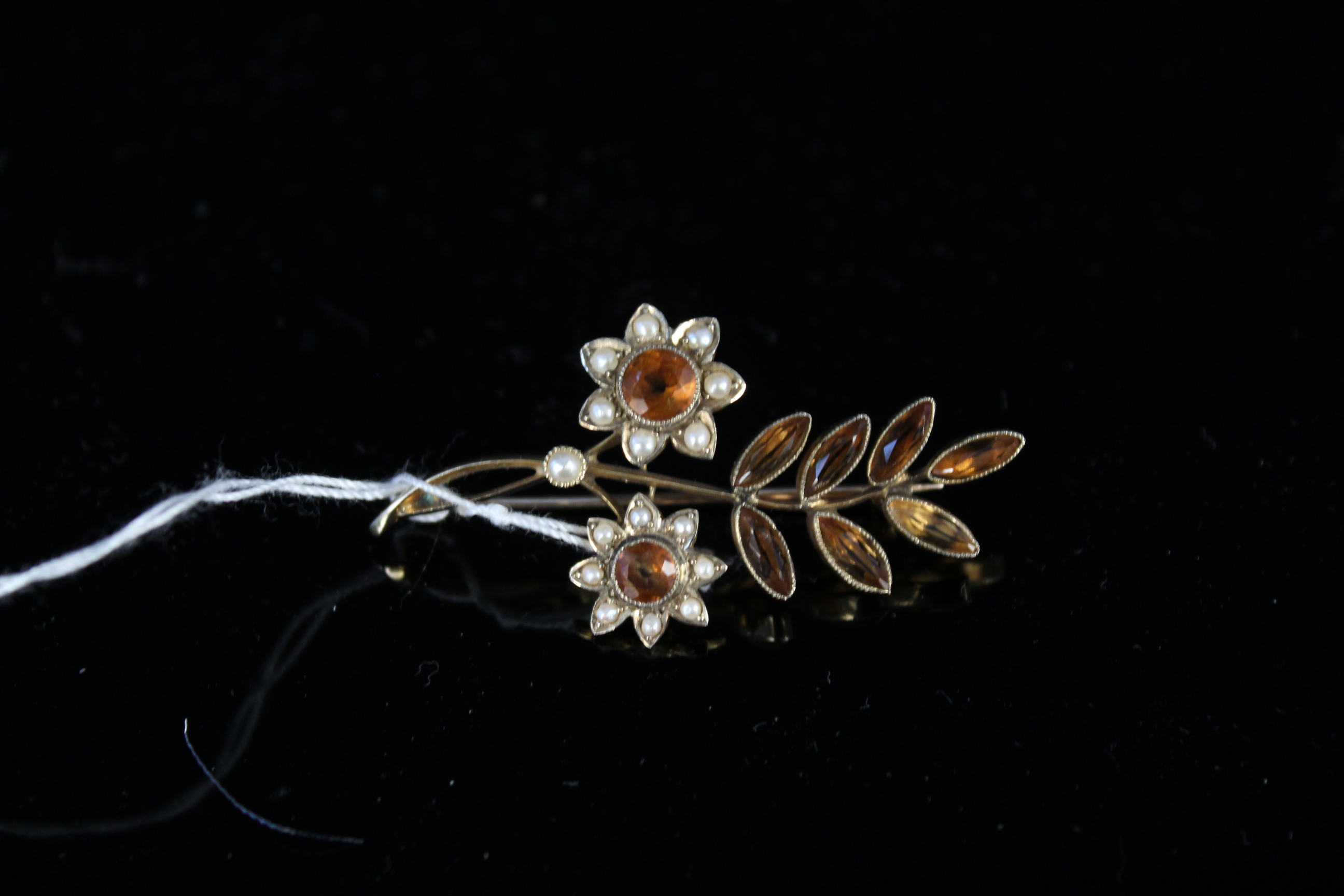 A yellow metal flower spray brooch with seed pearls - Image 3 of 3