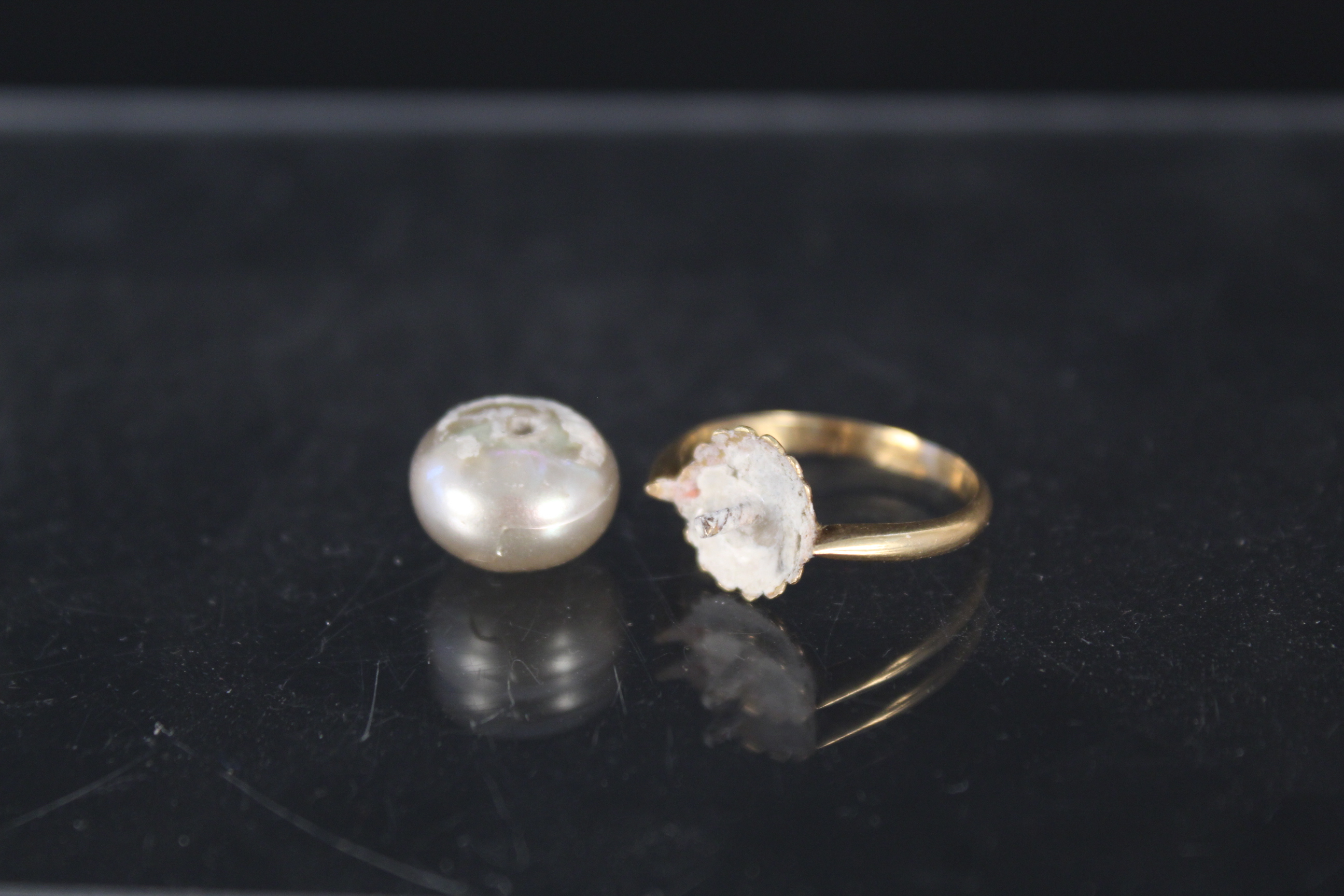 A French 18ct gold single pearl ring (pearl is loose),