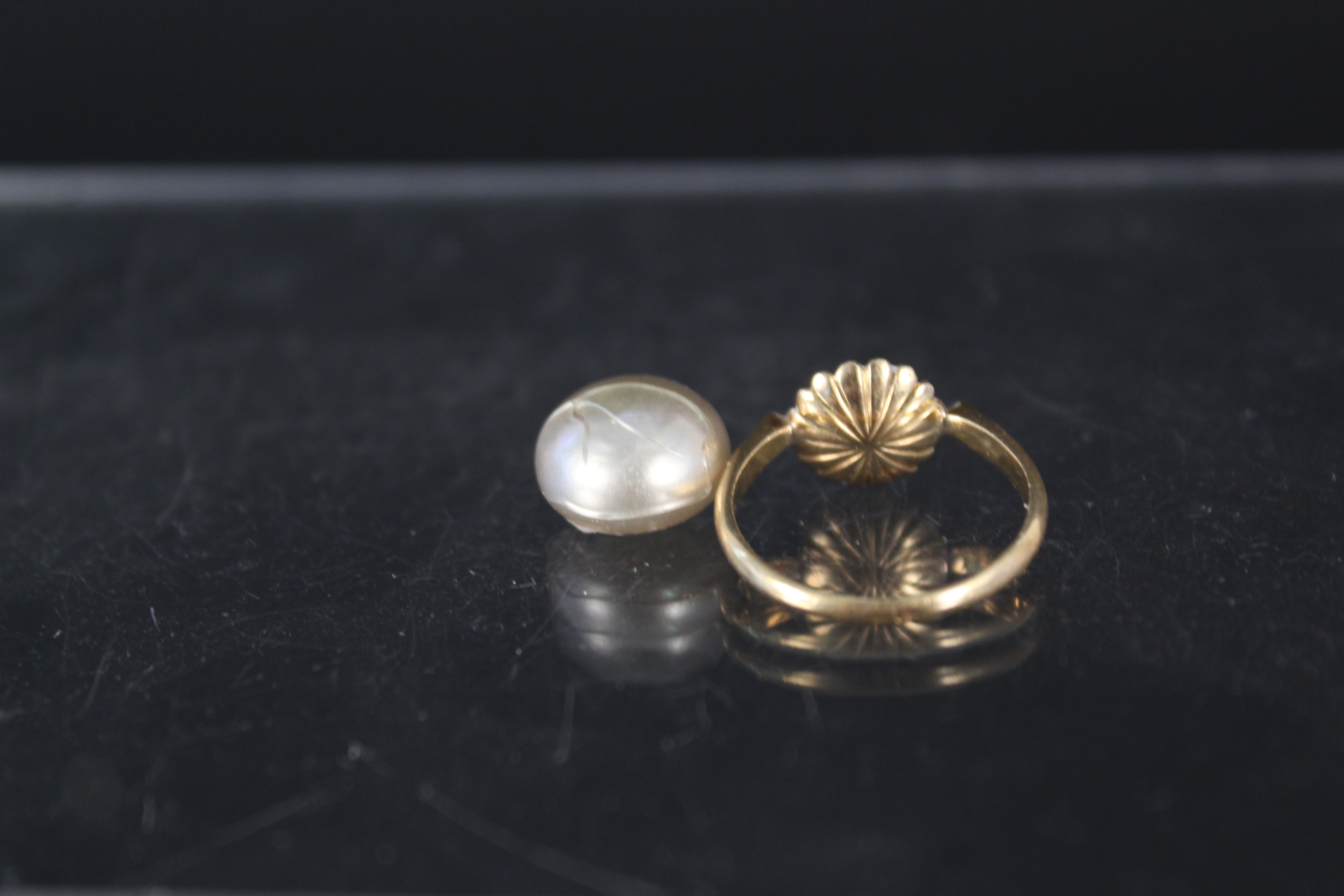 A French 18ct gold single pearl ring (pearl is loose), - Image 2 of 3