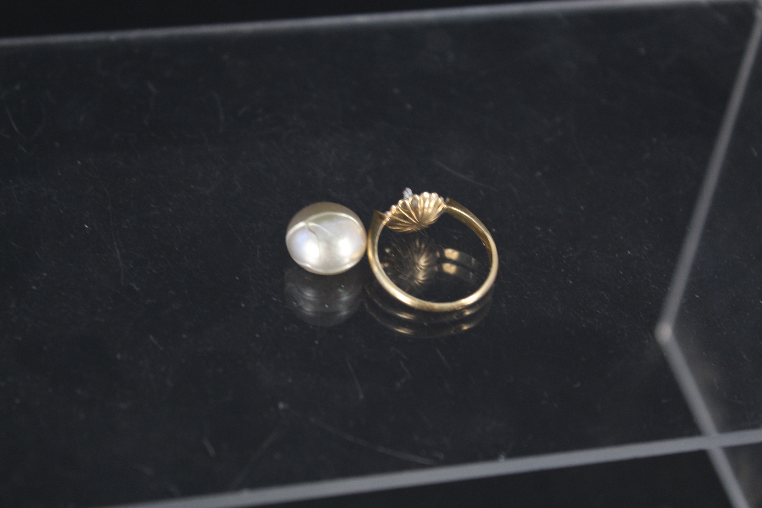 A French 18ct gold single pearl ring (pearl is loose), - Image 3 of 3