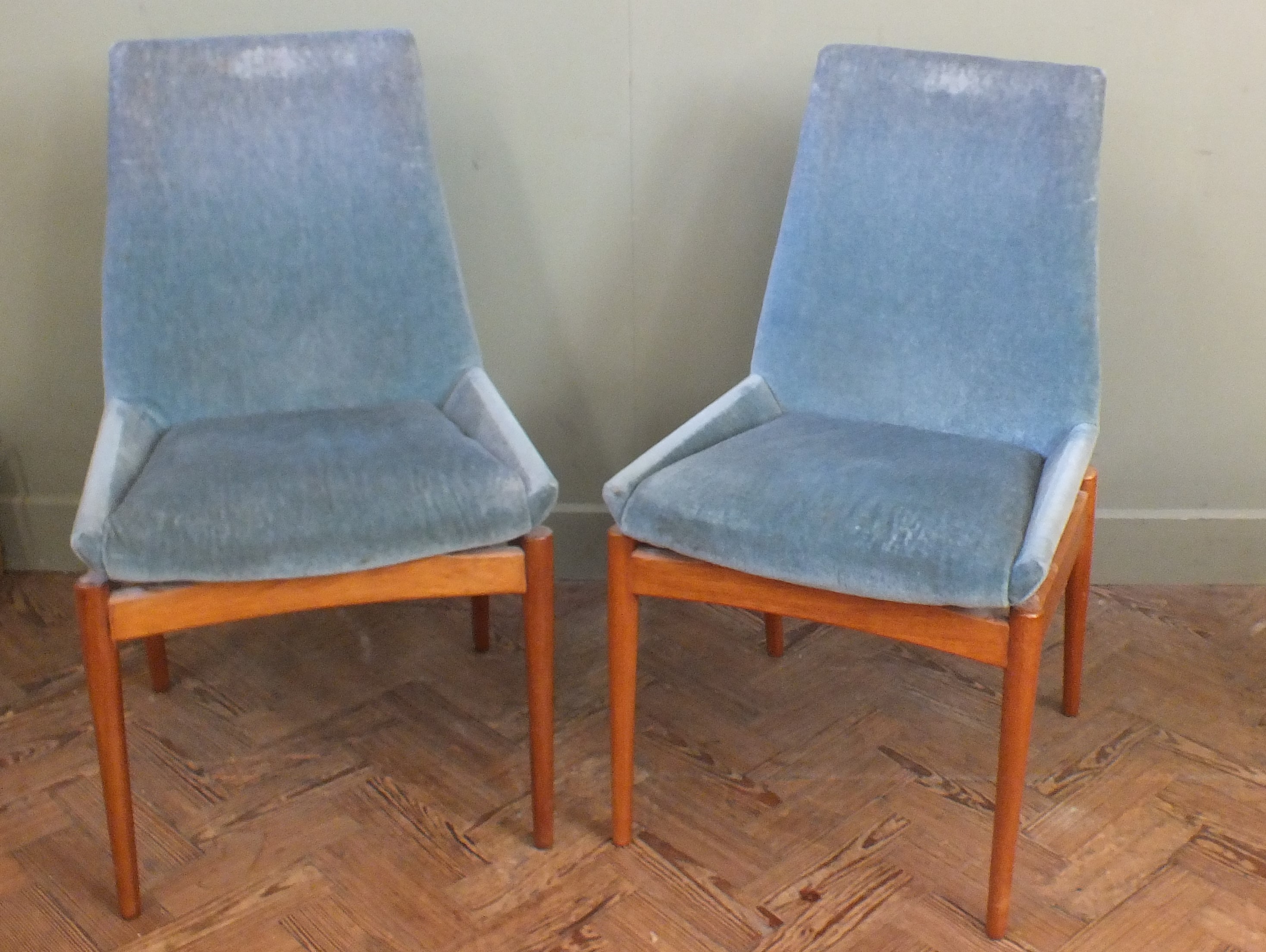 A Robert Heritage for Archie Shine teak Hamilton extending dining table with two original chairs