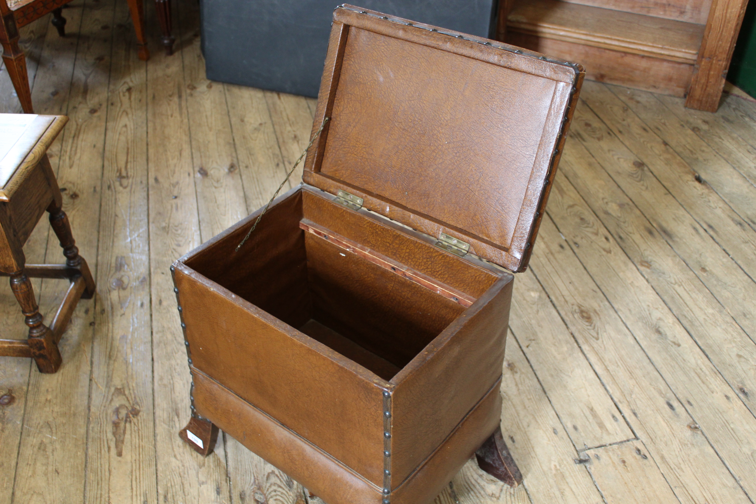 An Arts and Crafts style leatherette and oak lifting top stool - Image 2 of 3