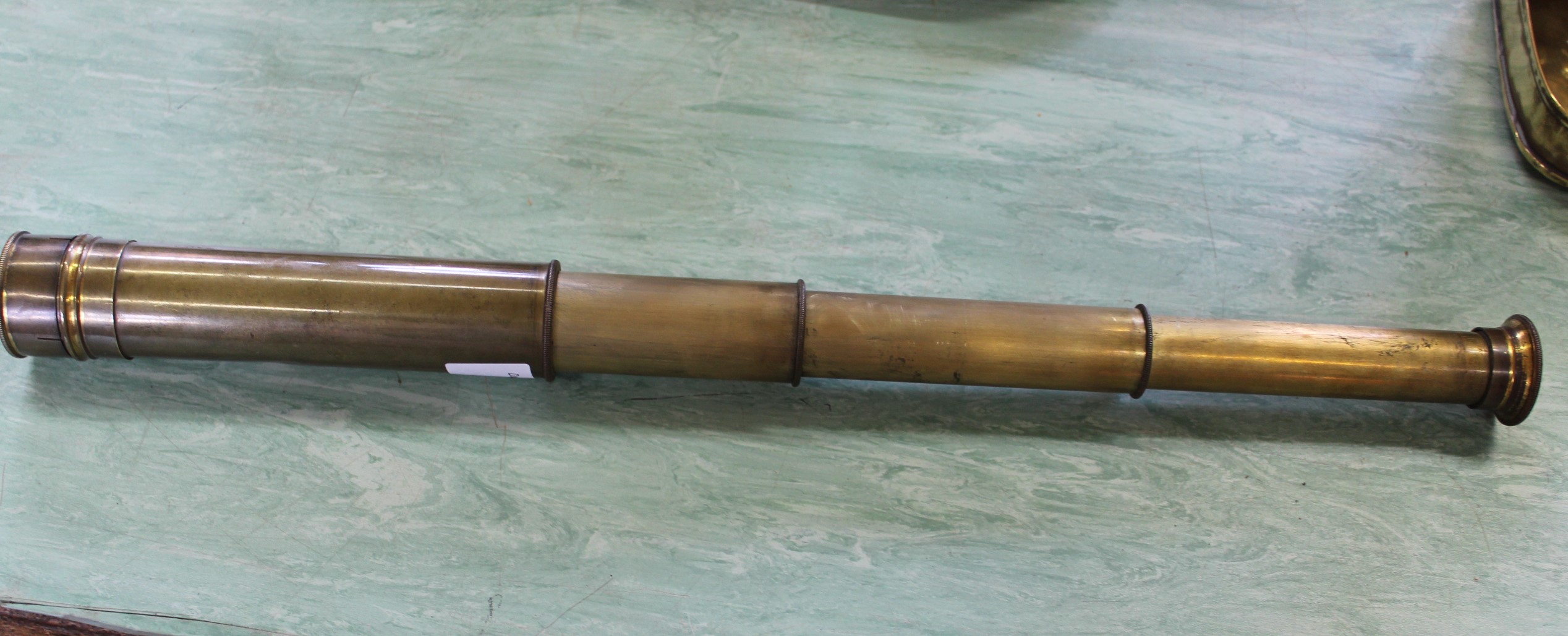 A 19th Century three drawer brass telescope with end cap - Image 2 of 3