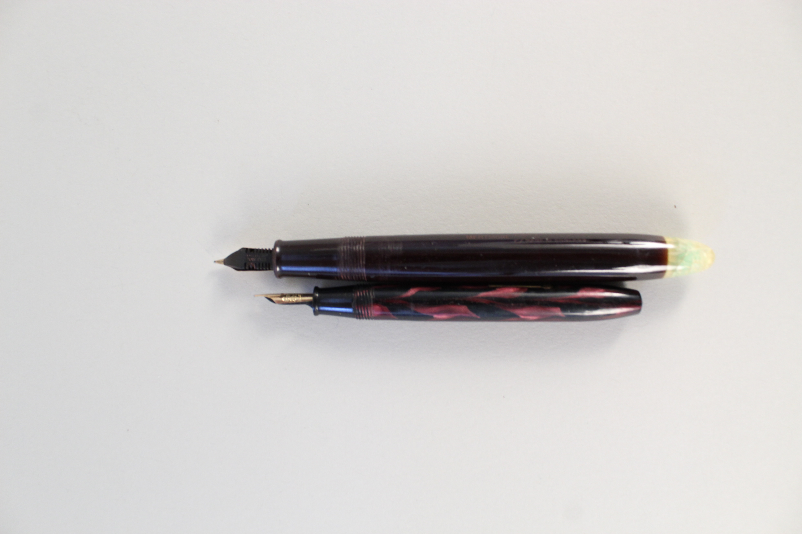 A Conway Stewart Dinkie 550 ink pen together with a Menthore Paramount pen, - Image 2 of 4